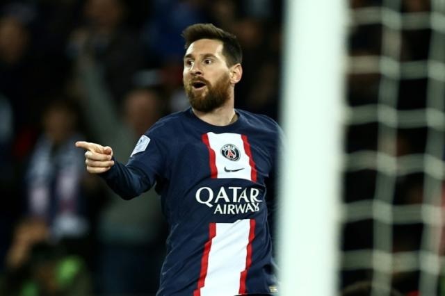 Lionel Messi vượt qua Vua bóng đá Pele, cân bằng kỷ lục của C.Ronaldo - 2