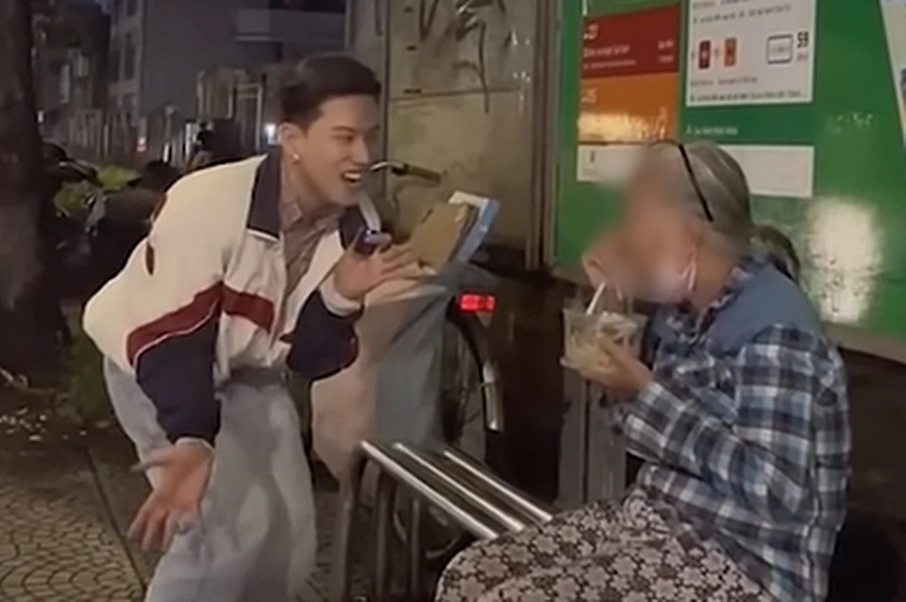 Video TikToker Nờ Ô Nô miệt thị người già khiến cư dân mạng phẫn nộ (Ảnh chụp màn hình).
