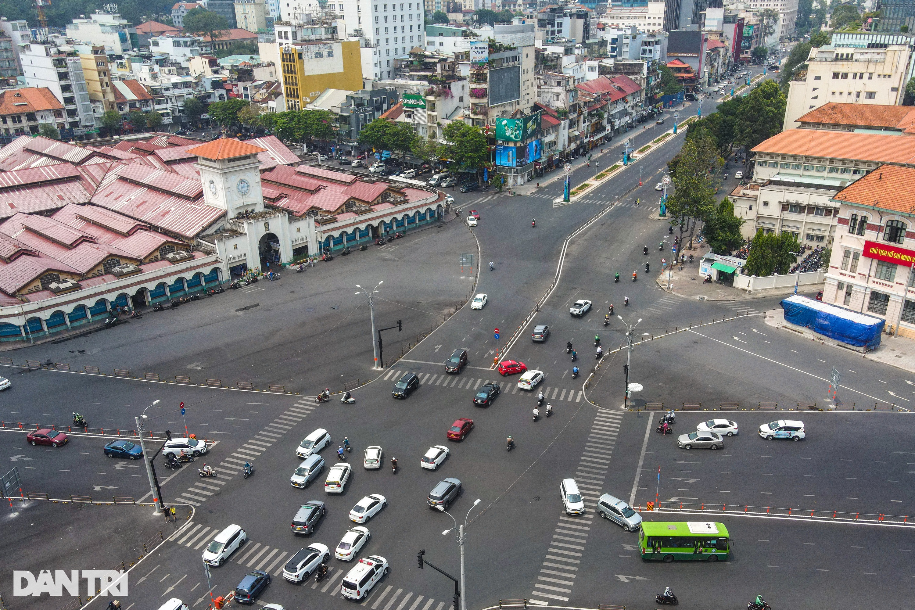 Diện mạo bùng binh Bến Thành sau hơn 100 năm - 14 Diện mạo bùng binh Bến Thành sau hơn 100 năm - 14