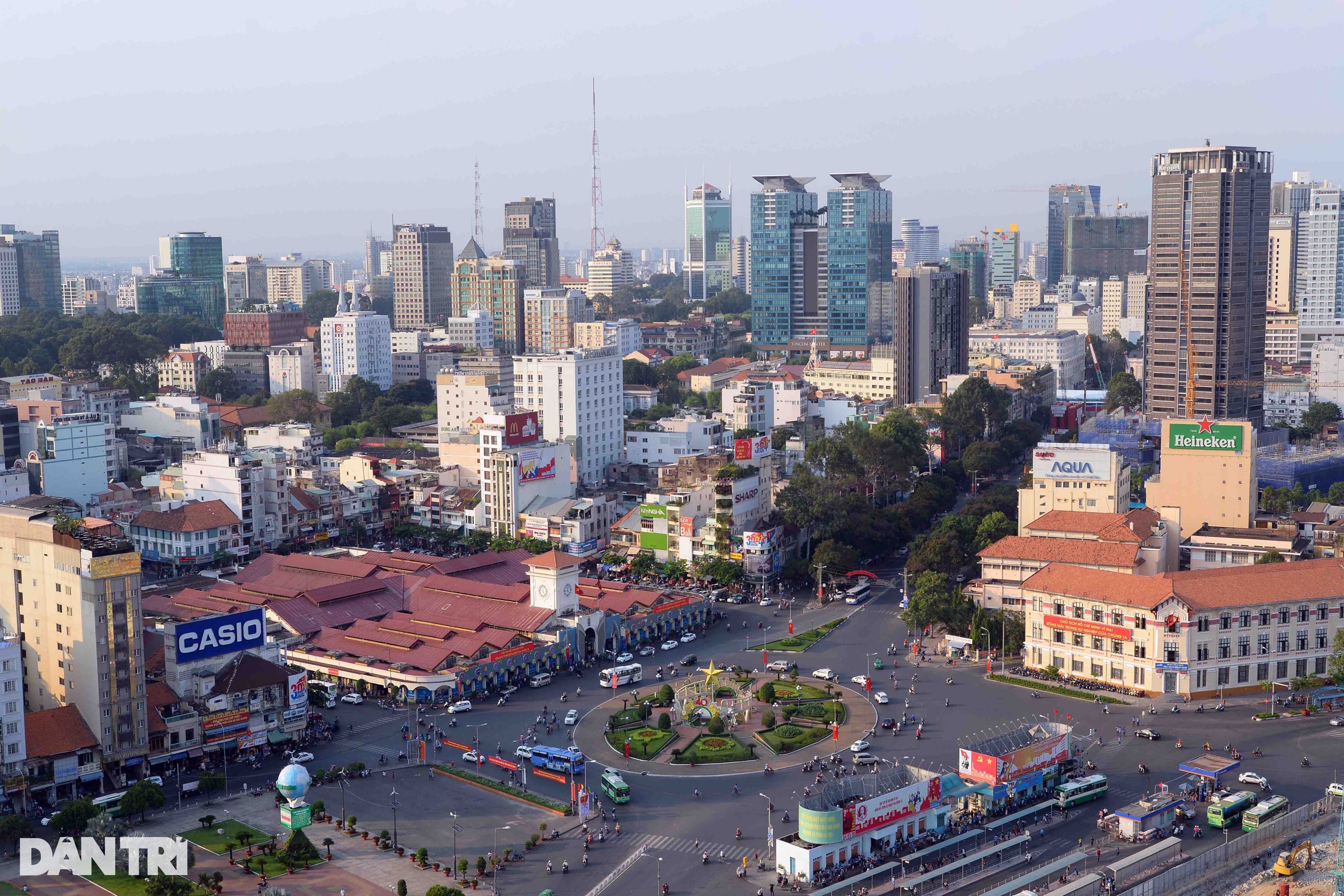 Diện mạo bùng binh Bến Thành sau hơn 100 năm - 7 Diện mạo bùng binh Bến Thành sau hơn 100 năm - 7