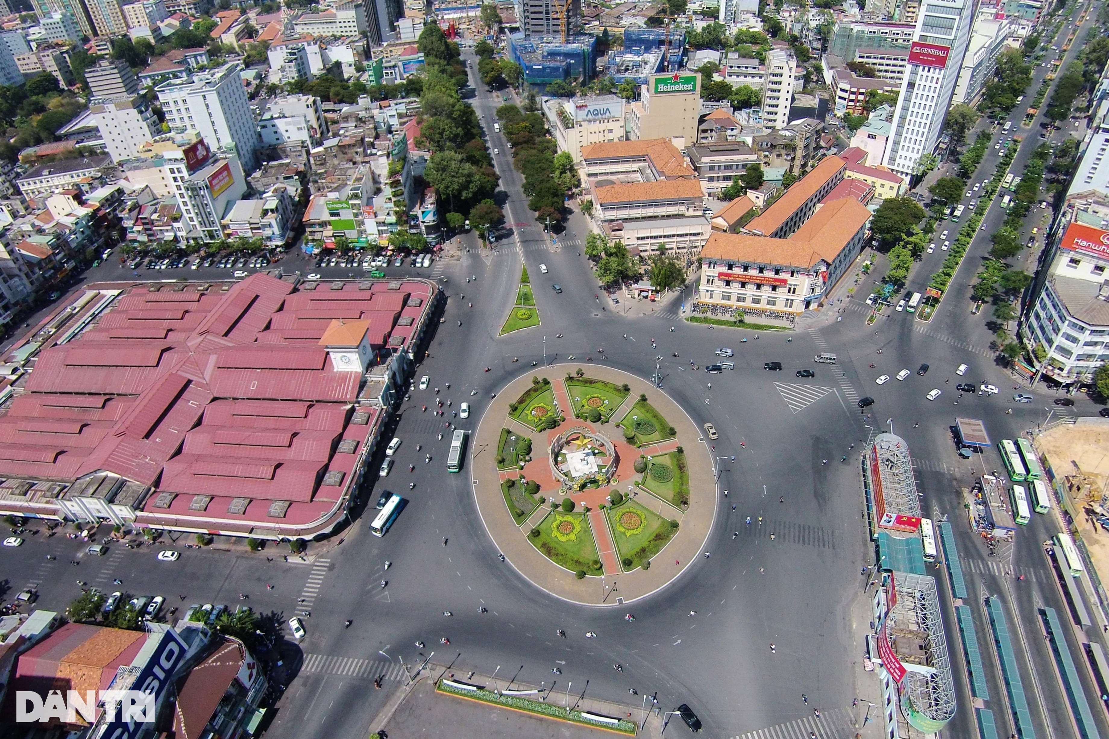 Diện mạo bùng binh Bến Thành sau hơn 100 năm - 5 Diện mạo bùng binh Bến Thành sau hơn 100 năm - 5