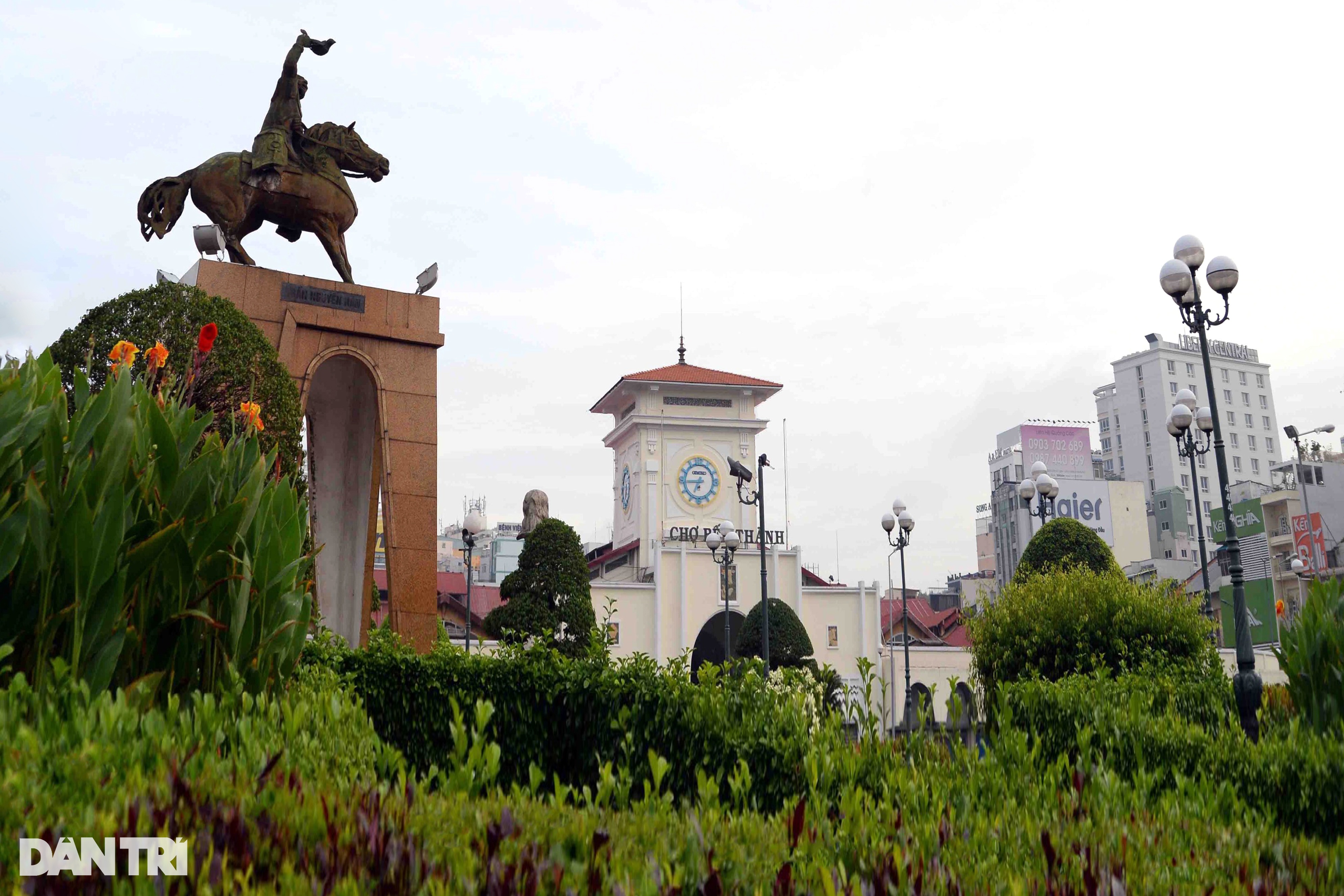 Diện mạo bùng binh Bến Thành sau hơn 100 năm - 9 Diện mạo bùng binh Bến Thành sau hơn 100 năm - 9