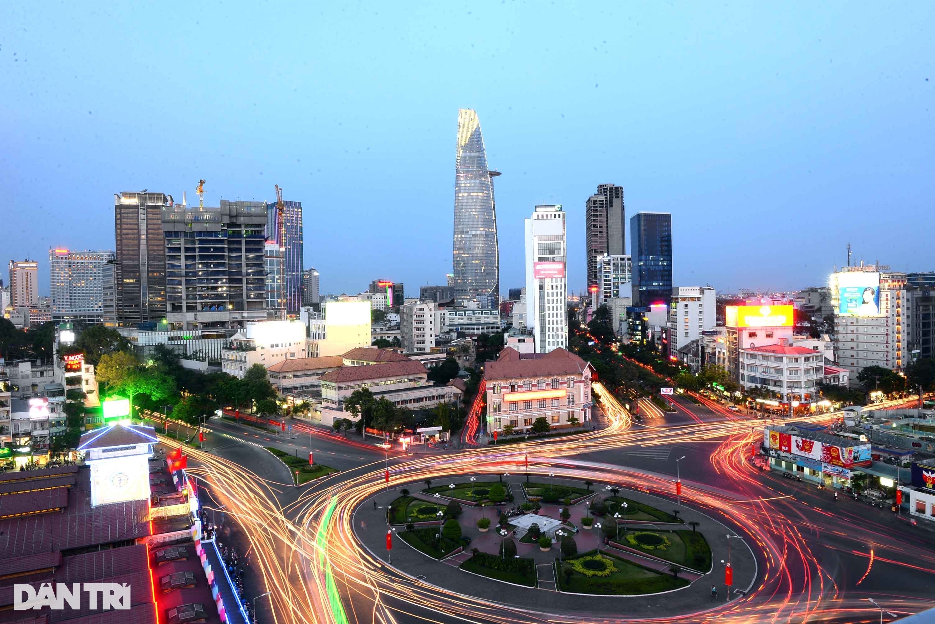 Diện mạo bùng binh Bến Thành sau hơn 100 năm - 17 Diện mạo bùng binh Bến Thành sau hơn 100 năm - 17