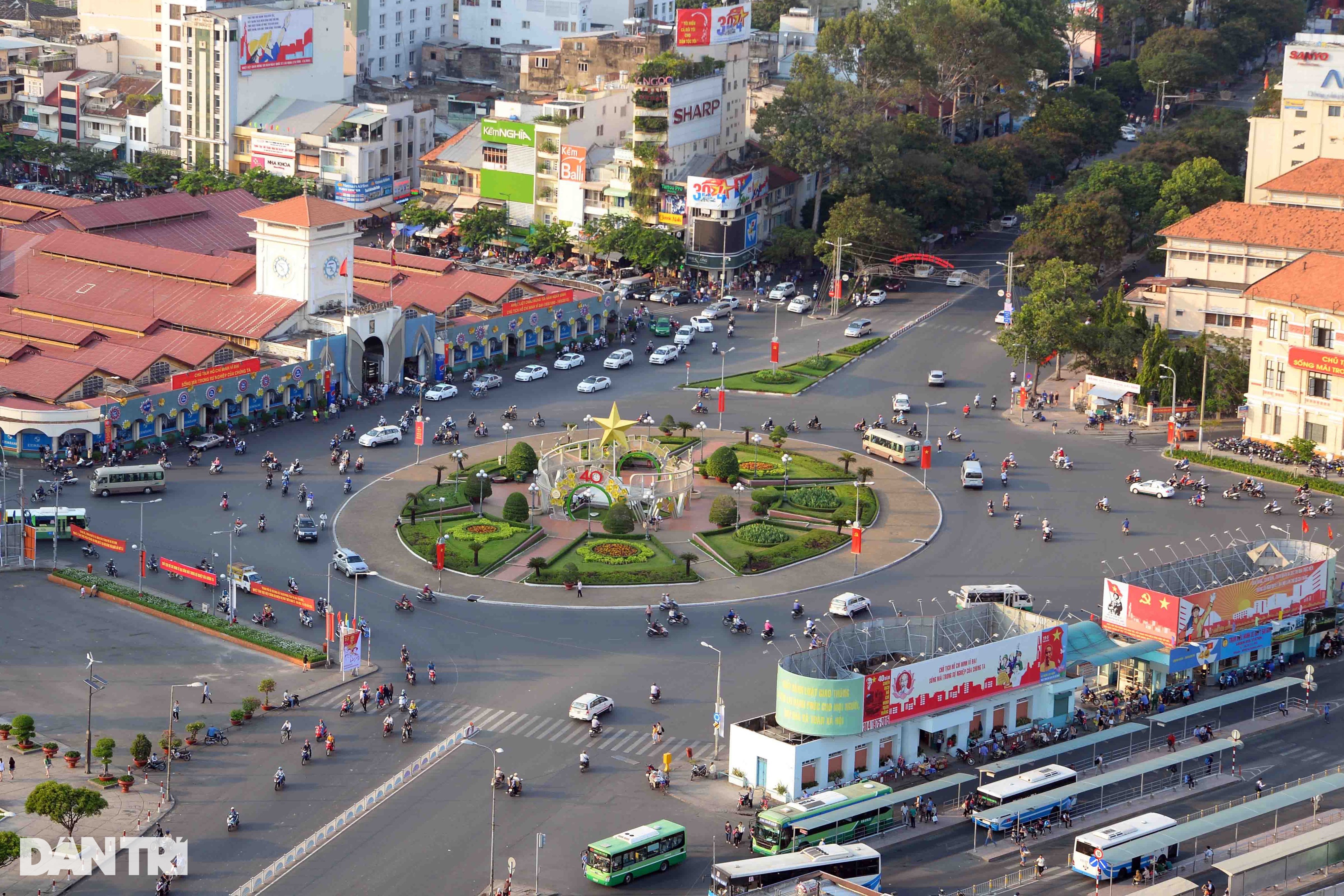 Diện mạo bùng binh Bến Thành sau hơn 100 năm - 13 Diện mạo bùng binh Bến Thành sau hơn 100 năm - 13