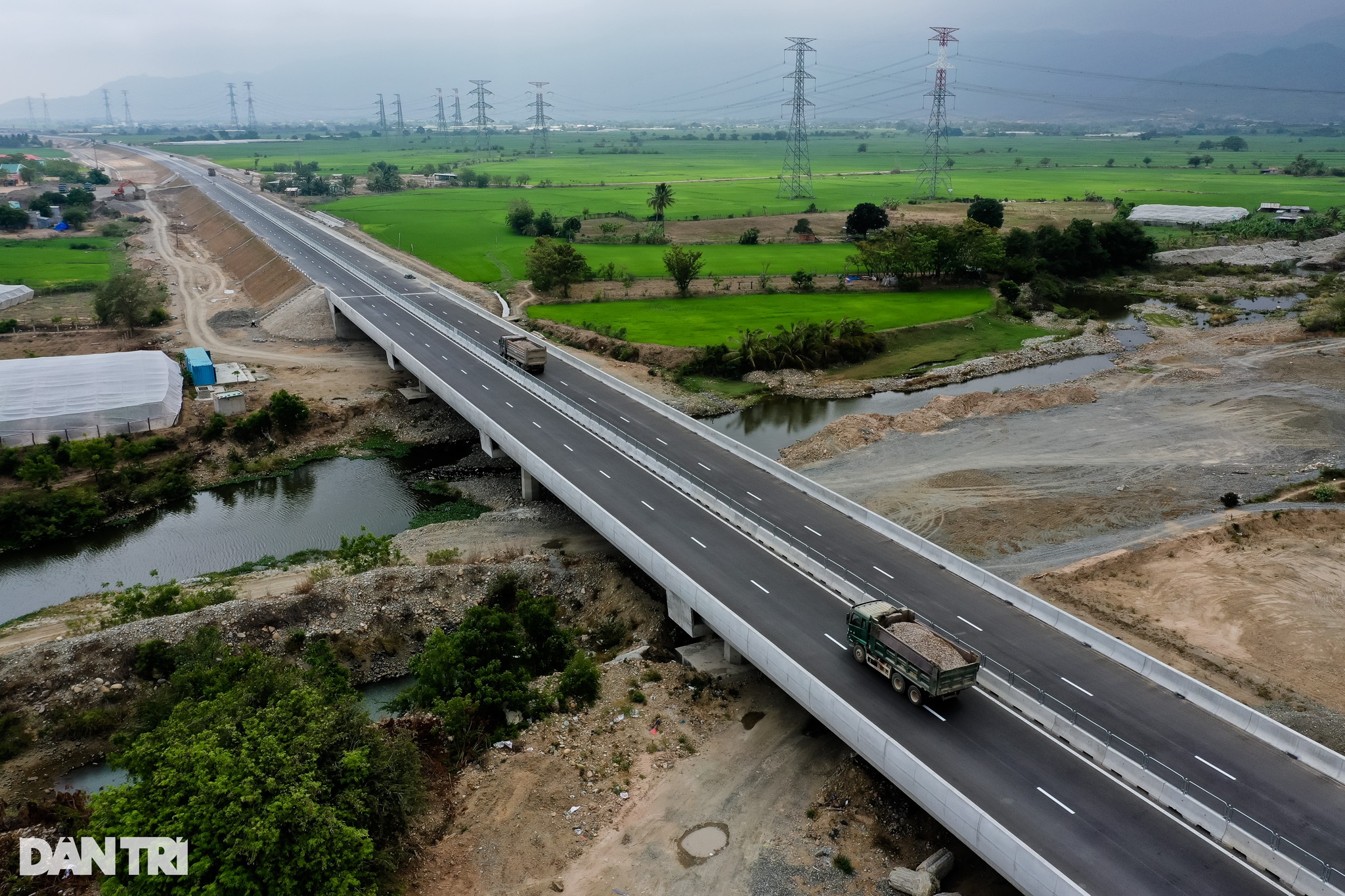 Diện mạo 100km cao tốc Vĩnh Hảo - Phan Thiết trước 25 ngày thông xe - 10