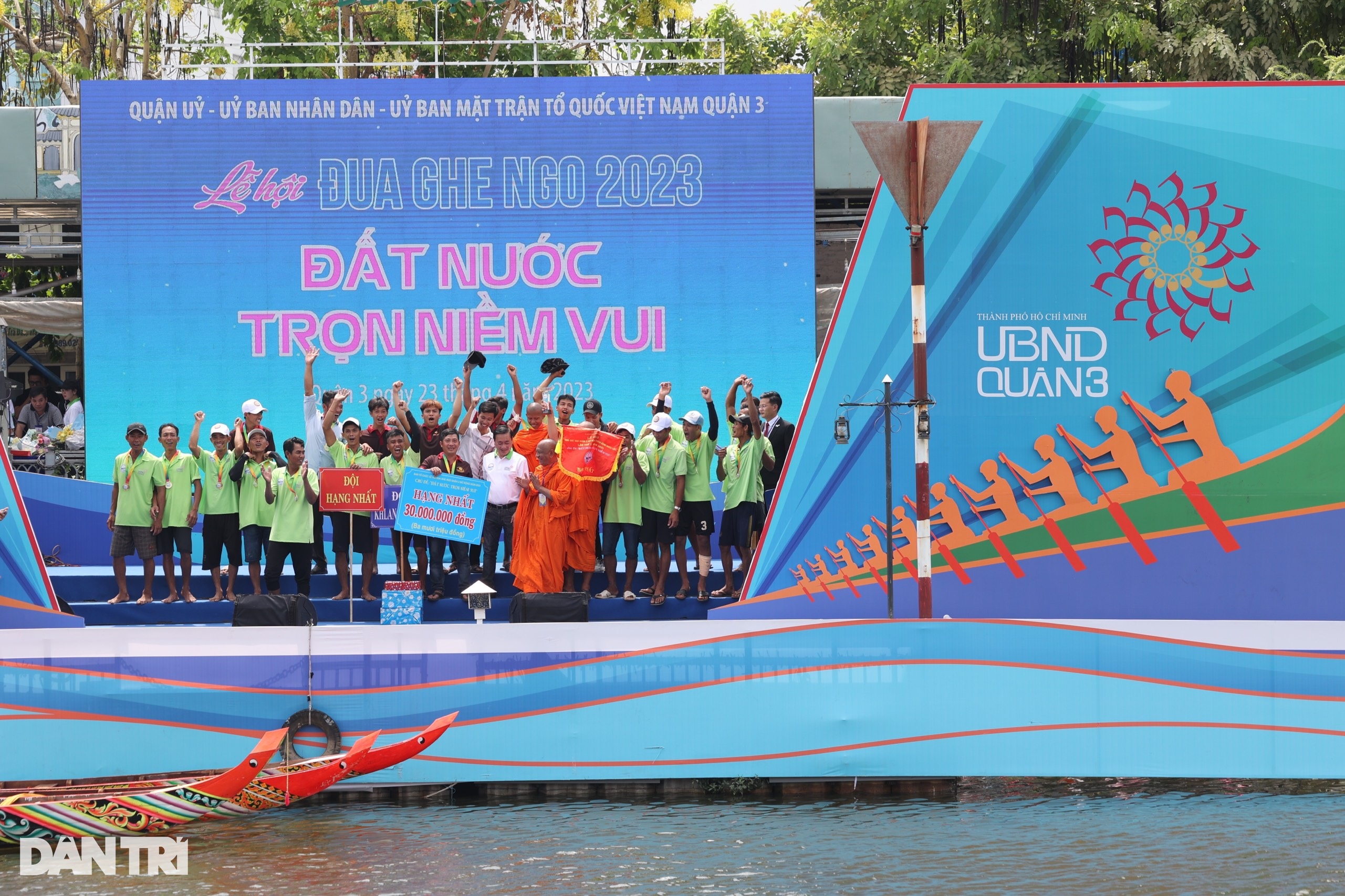Người dân TPHCM lần đầu tiên xem đua ghe ngo trên kênh Nhiêu Lộc - Thị Nghè - 5