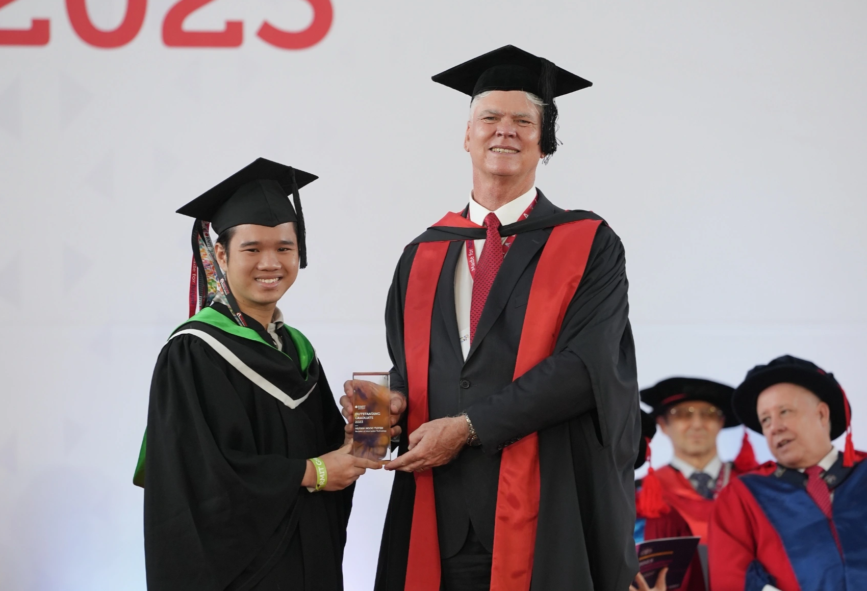 Cử nhân công nghệ thông tin được mời học tiến sĩ ngành y của Đại học Oxford - 1