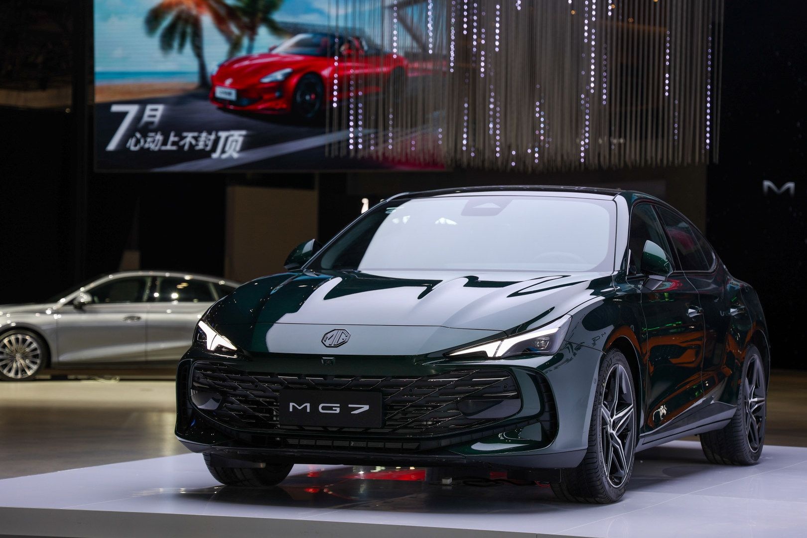 Toyota Camry tại Việt Nam sắp có thêm đối thủ, cạnh tranh bằng giá bán - 1