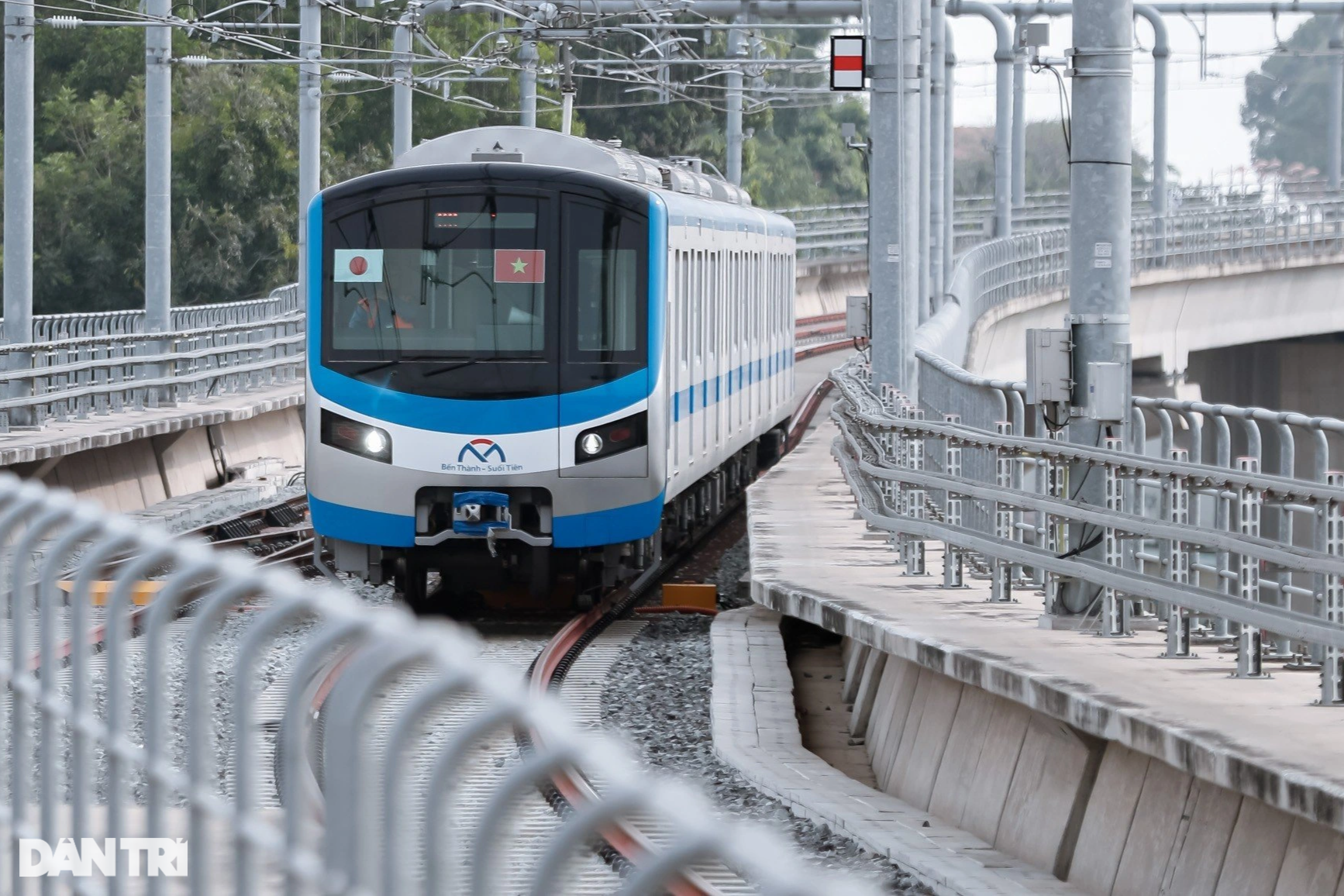 Tàu metro số 1 chạy thử hơn 12km qua nhiều nhà ga trên cao ở TPHCM - 2