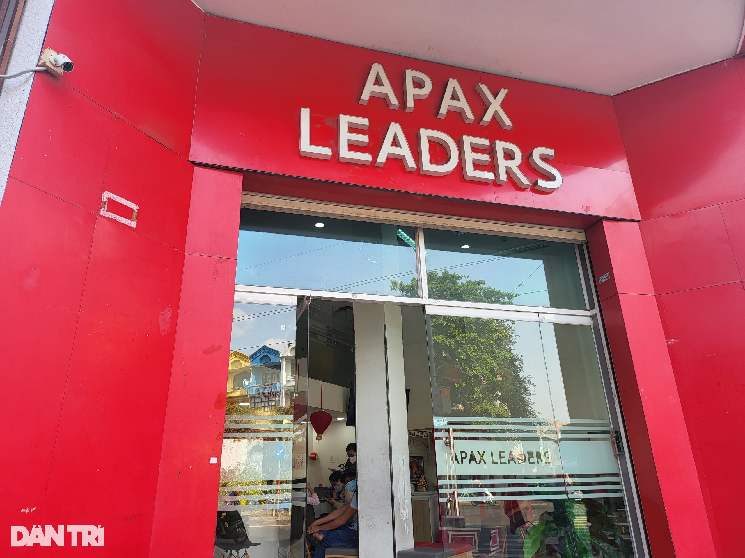 Bộ Công an tiếp nhận hàng trăm đơn tố cáo hệ thống Anh ngữ Apax Leaders - 1
