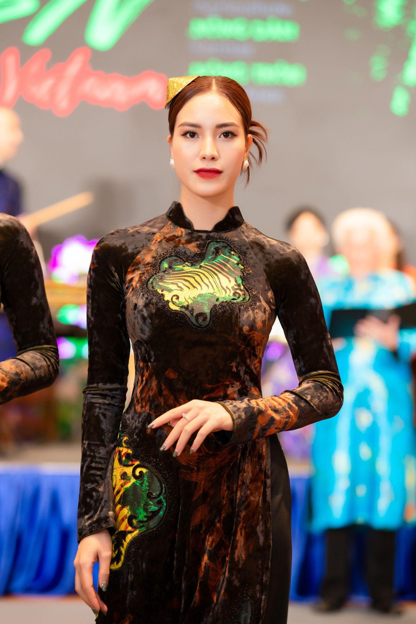 Quảng bá văn hóa Việt qua áo dài chào mừng Hội nghị toàn cầu về lương thực - 4