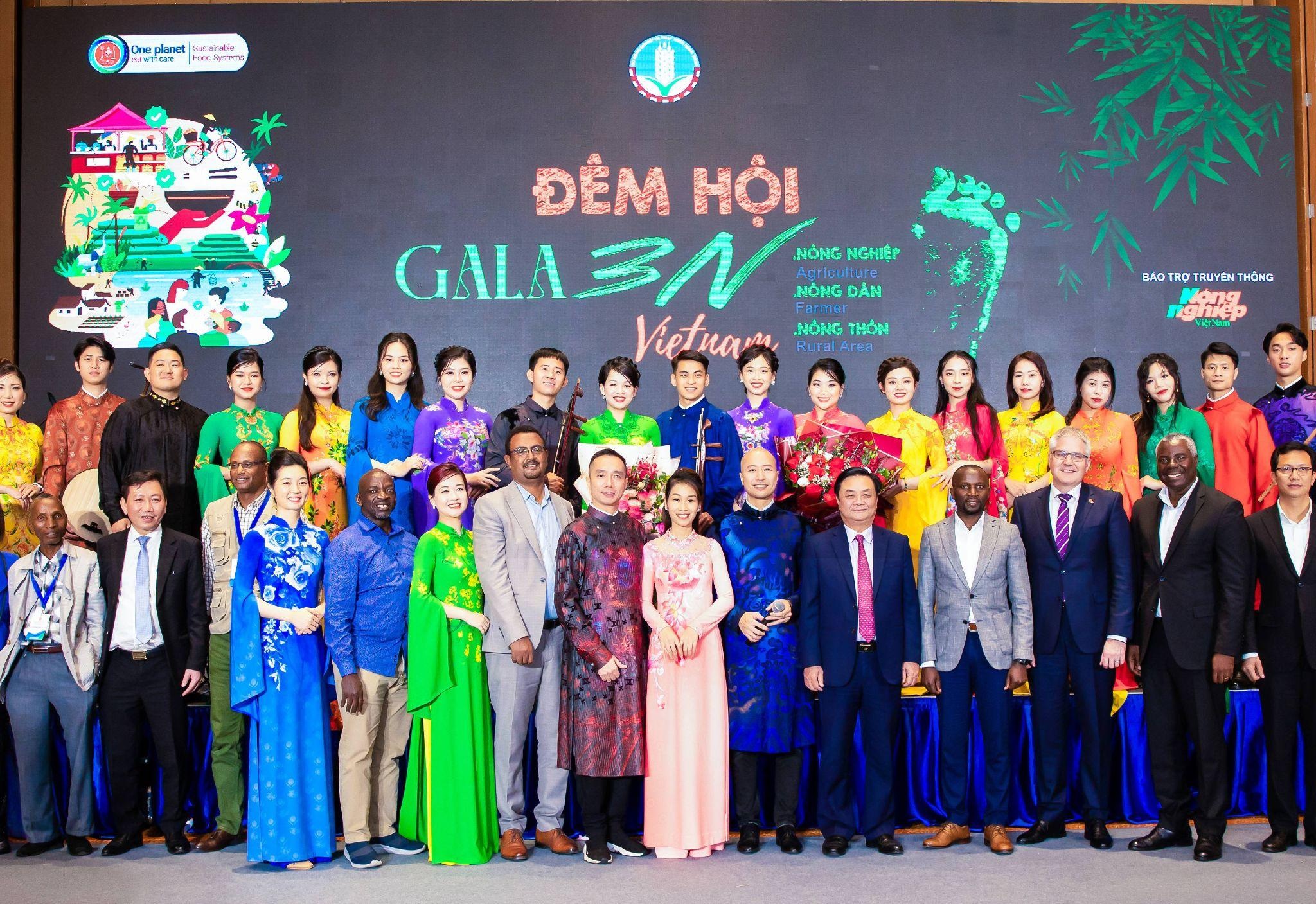 Quảng bá văn hóa Việt qua áo dài chào mừng Hội nghị toàn cầu về lương thực - 11