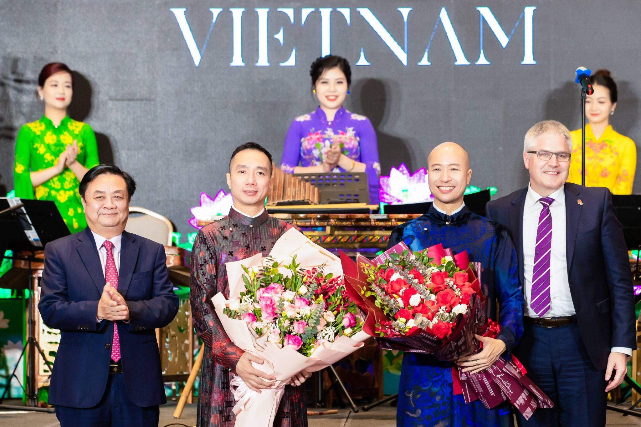 Quảng bá văn hóa Việt qua áo dài chào mừng Hội nghị toàn cầu về lương thực - 12 Quảng bá văn hóa Việt qua áo dài chào mừng Hội nghị toàn cầu về lương thực - 12