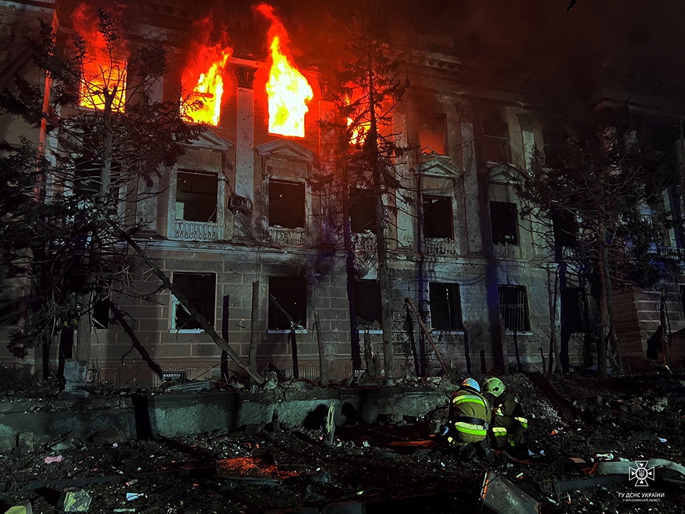 Nga tập kích tên lửa, gây thiệt hại nặng nề cho thành phố miền Nam Ukraine - 1