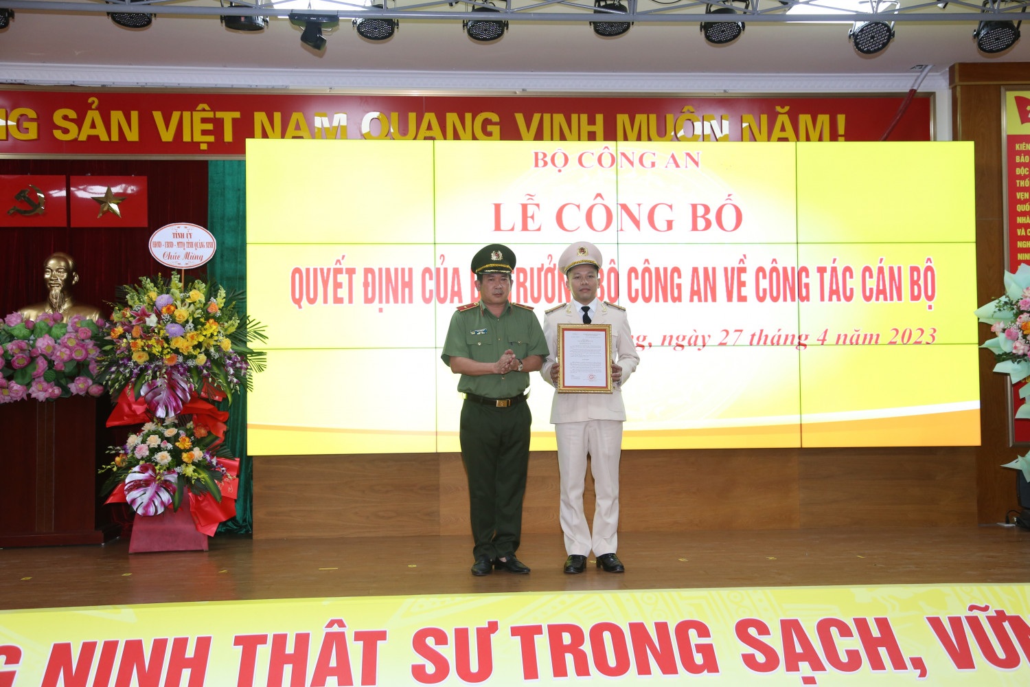 Thiếu tướng Đinh Văn Nơi trao quyết định bổ nhiệm lãnh đạo công an tỉnh - 1