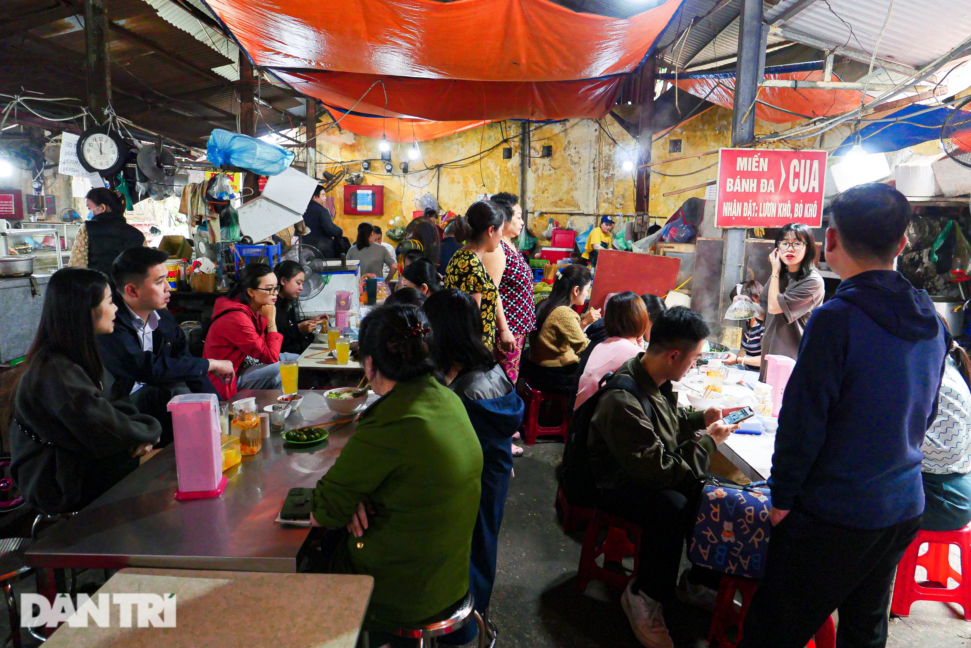 Quán bánh đa chờ, ngày bán hơn 200 bát gần 30 năm tuổi ở Hà Nội - 1
