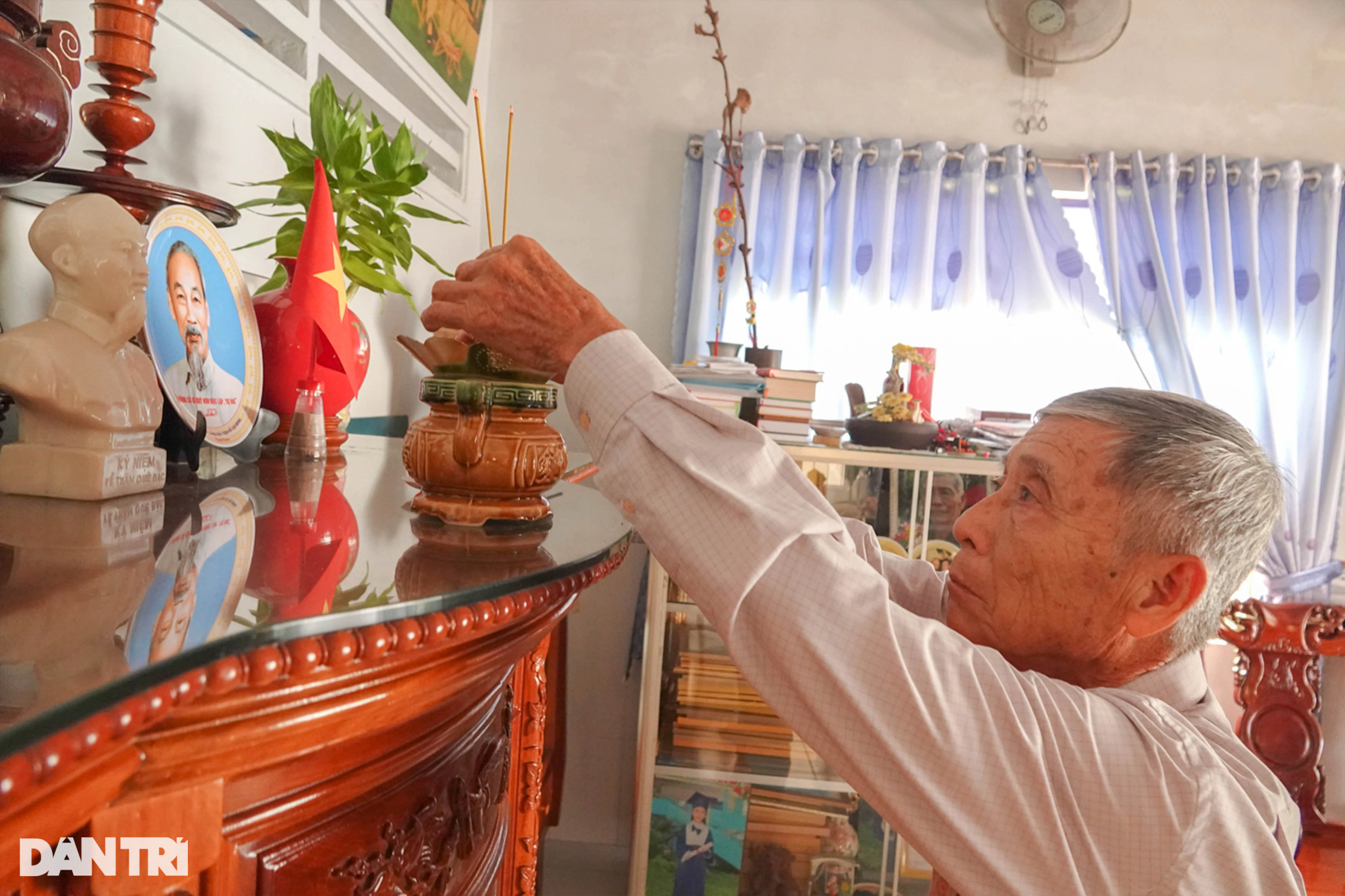 View - Người cựu binh già và 2 thập kỷ lặn lội đi tìm hài cốt đồng đội | Báo Dân trí