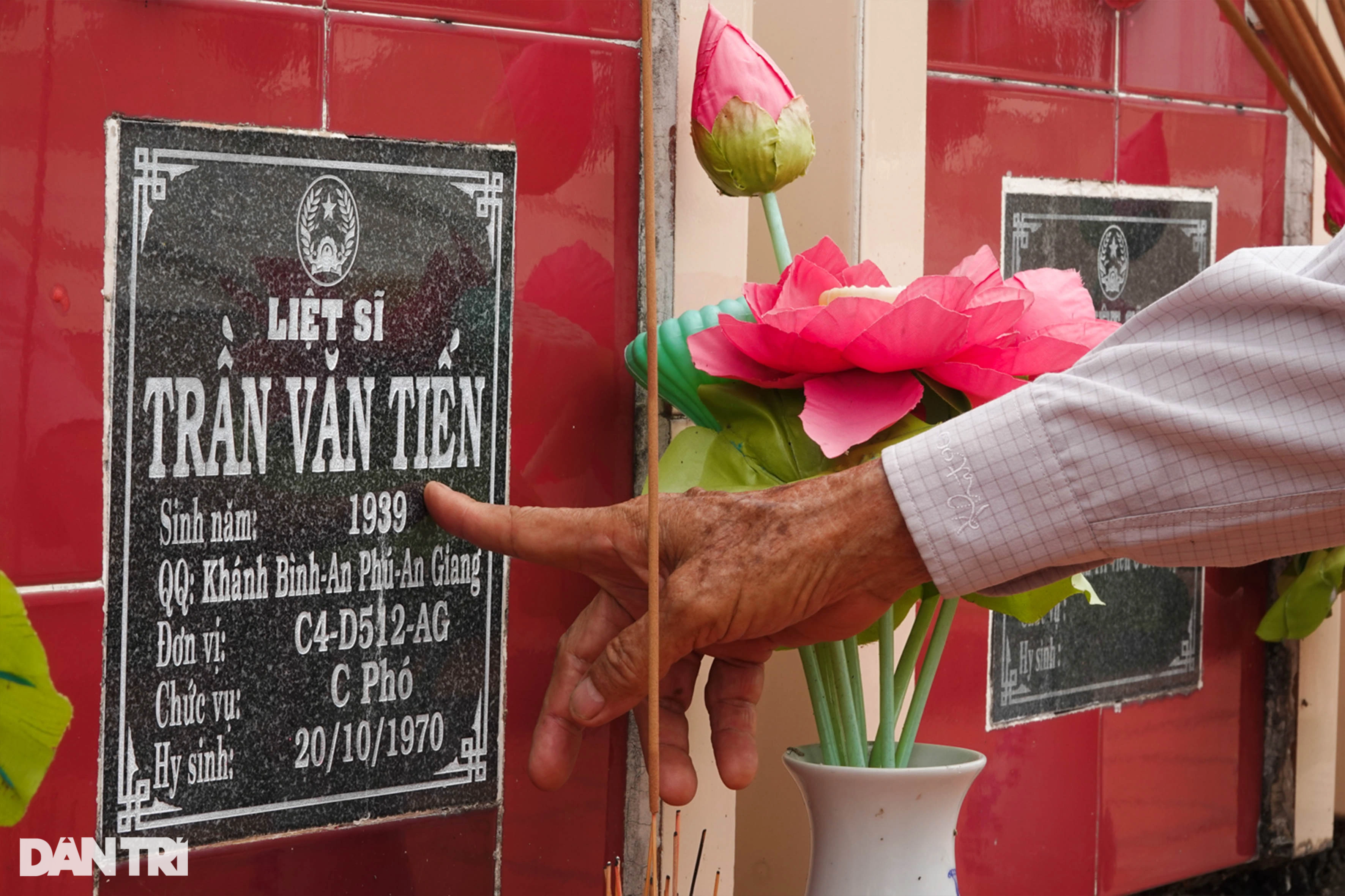 View - Người cựu binh già và 2 thập kỷ lặn lội đi tìm hài cốt đồng đội | Báo Dân trí