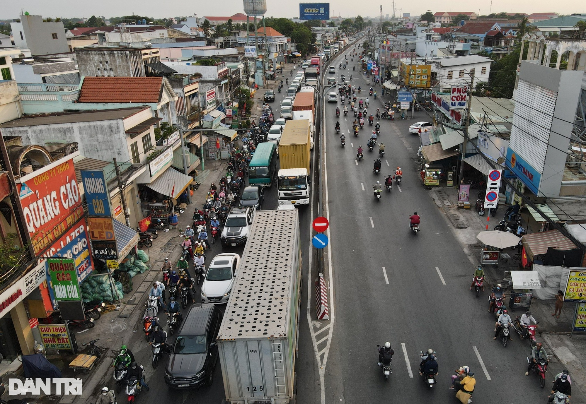 Cửa ngõ phía Tây, phía Đông và sân bay Tân Sơn Nhất kẹt cứng người về quê - 2