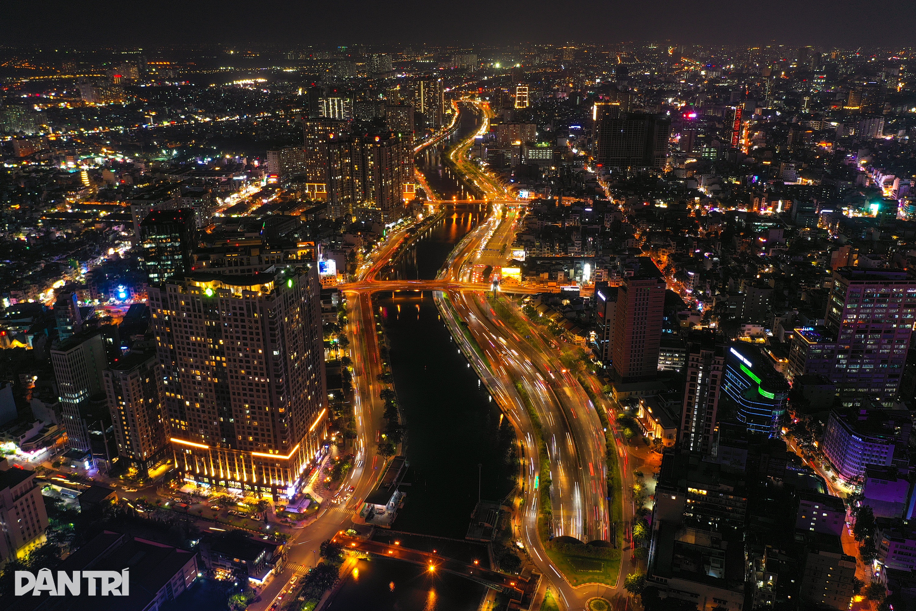 Gallery - Diện mạo TPHCM tráng lệ, phát triển mạnh mẽ sau 48 năm chuyển mình | Báo Dân trí