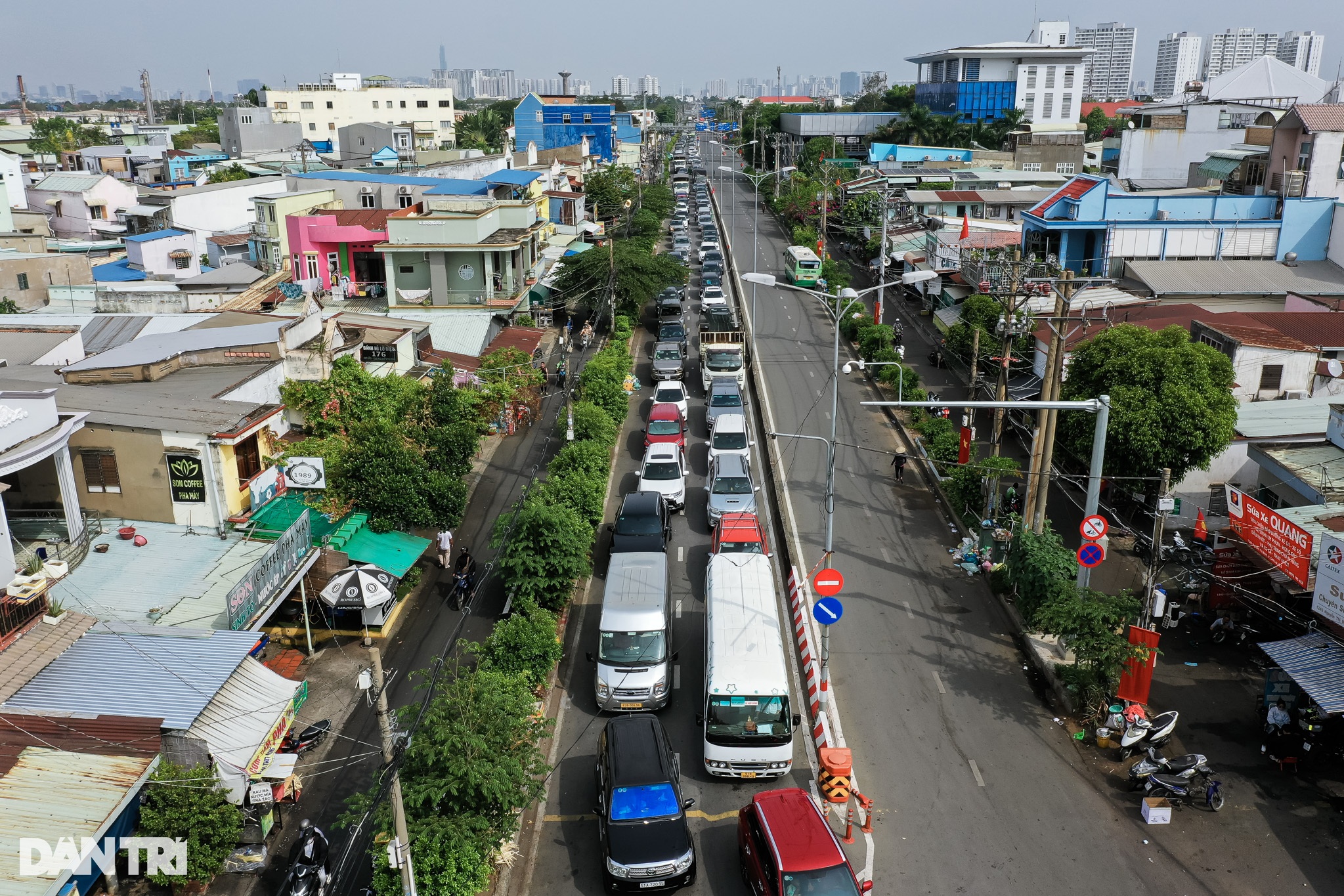 Cửa ngõ phía Đông TPHCM kẹt cứng ngày đầu nghỉ lễ - 4