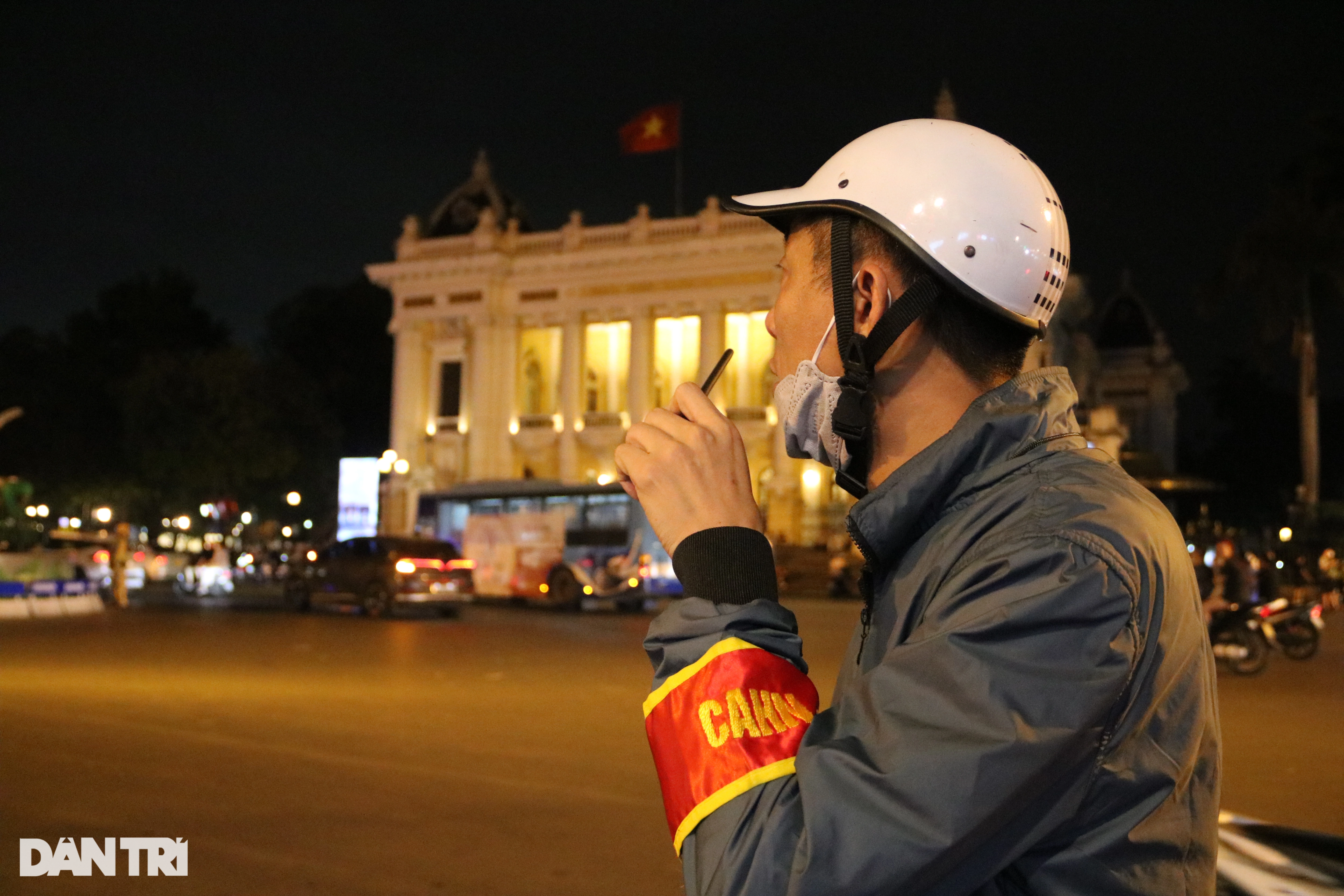 Cảnh sát 141 mặc thường phục vây bắt quái xế gần Nhà hát Lớn Hà Nội - 1