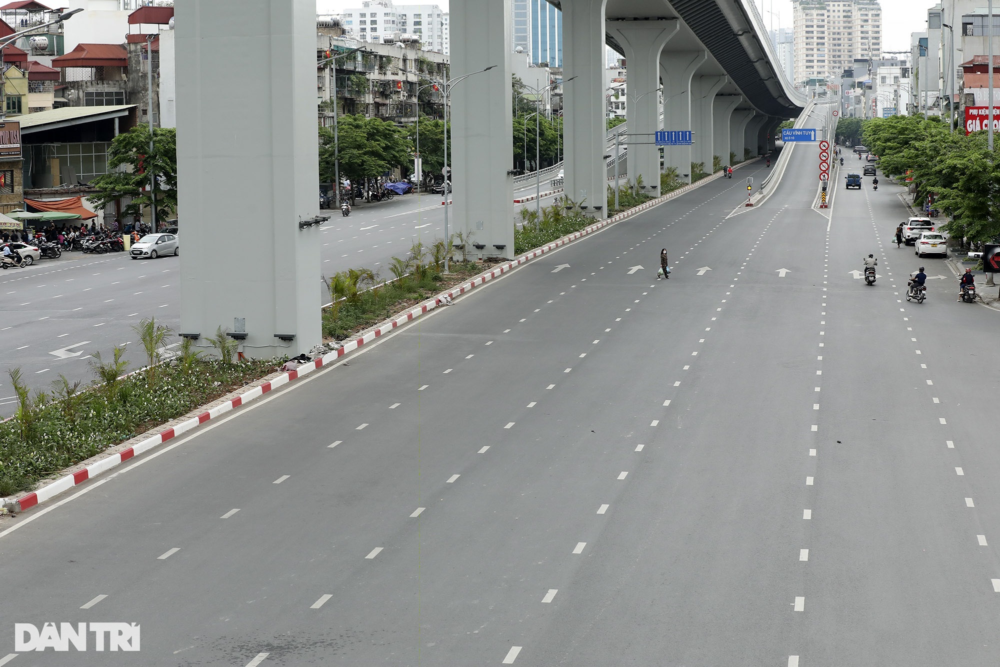 Hà Nội nhịp sống chậm lại trong ngày đầu kỳ nghỉ lễ - 1 Hà Nội nhịp sống chậm lại trong ngày đầu kỳ nghỉ lễ - 1