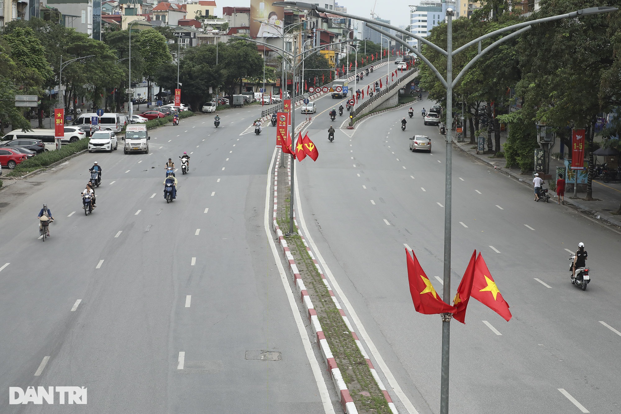 Hà Nội nhịp sống chậm lại trong ngày đầu kỳ nghỉ lễ  - 11