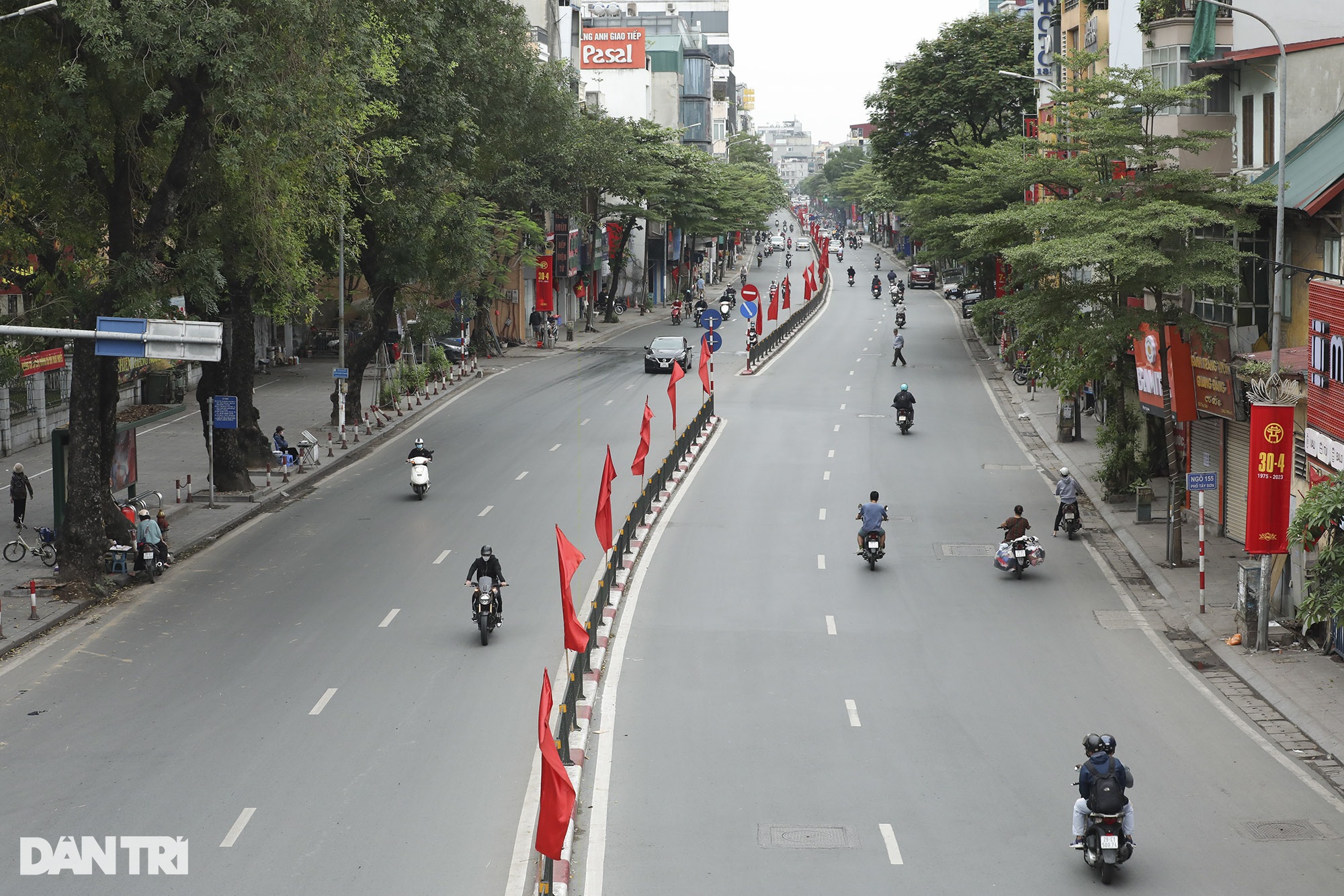 Hà Nội nhịp sống chậm lại trong ngày đầu kỳ nghỉ lễ - 12 Hà Nội nhịp sống chậm lại trong ngày đầu kỳ nghỉ lễ - 12