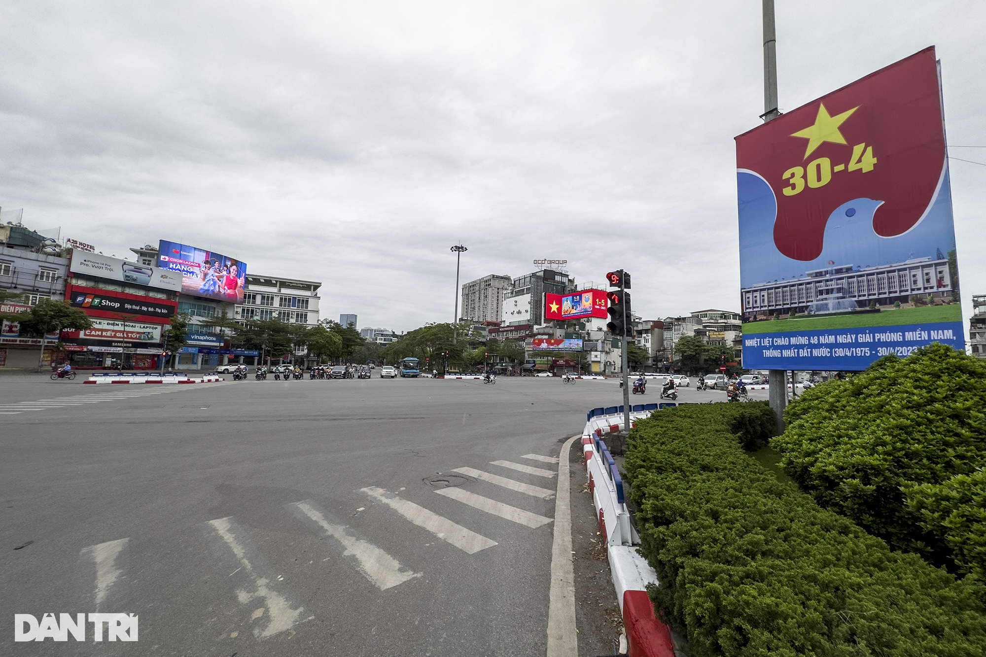 Hà Nội nhịp sống chậm lại trong ngày đầu kỳ nghỉ lễ - 2 Hà Nội nhịp sống chậm lại trong ngày đầu kỳ nghỉ lễ - 2