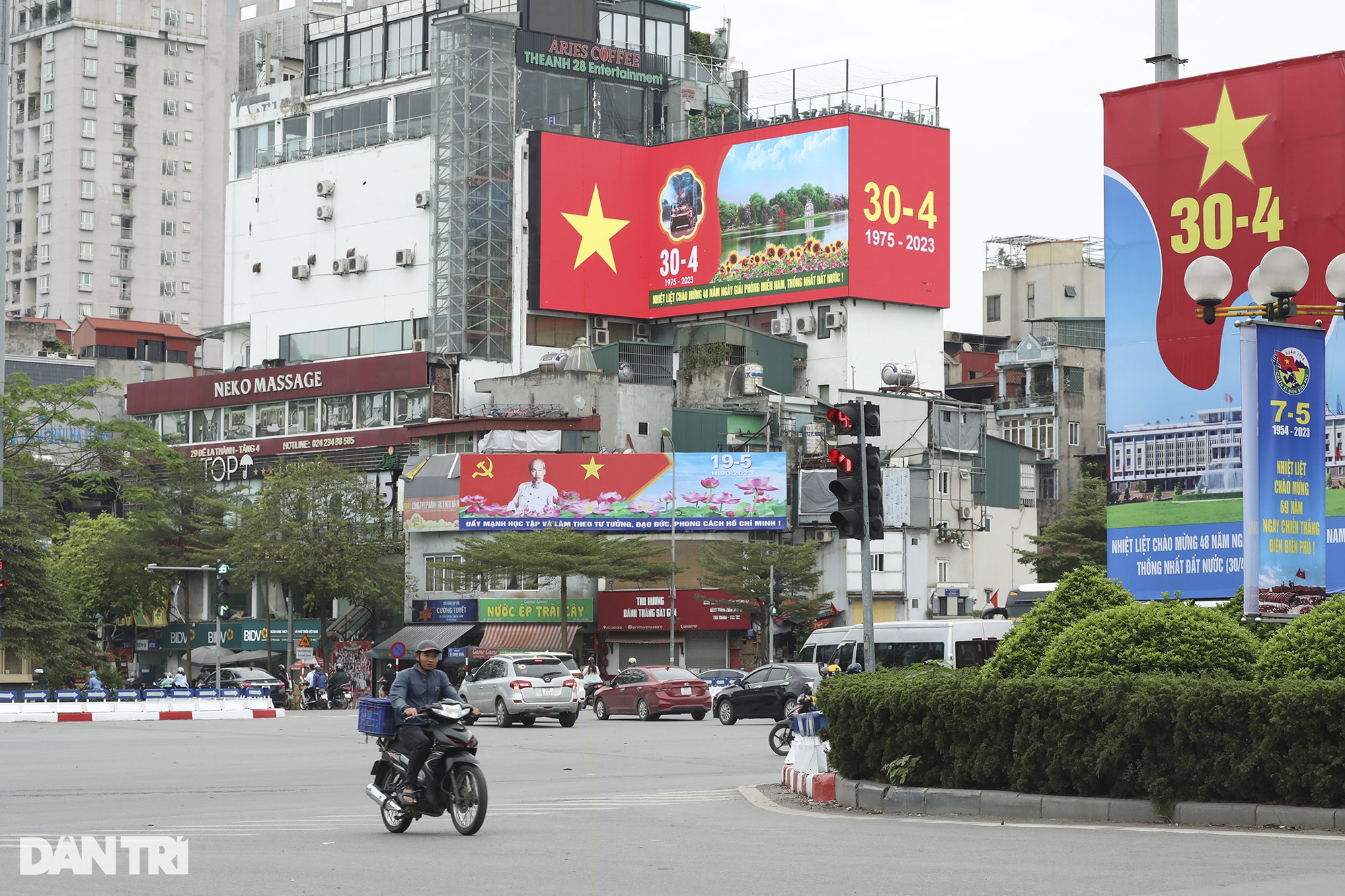 Hà Nội nhịp sống chậm lại trong ngày đầu kỳ nghỉ lễ - 6 Hà Nội nhịp sống chậm lại trong ngày đầu kỳ nghỉ lễ - 6
