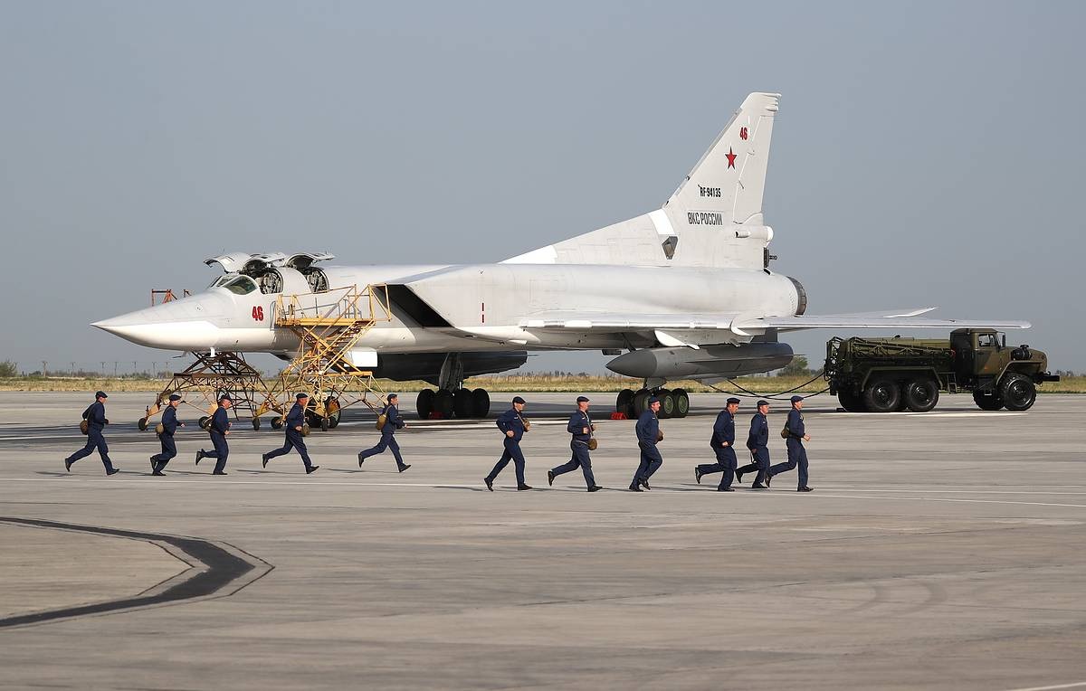 17 máy bay ném bom Nga xuất kích, Ukraine báo động sẵn sàng chiến đấu