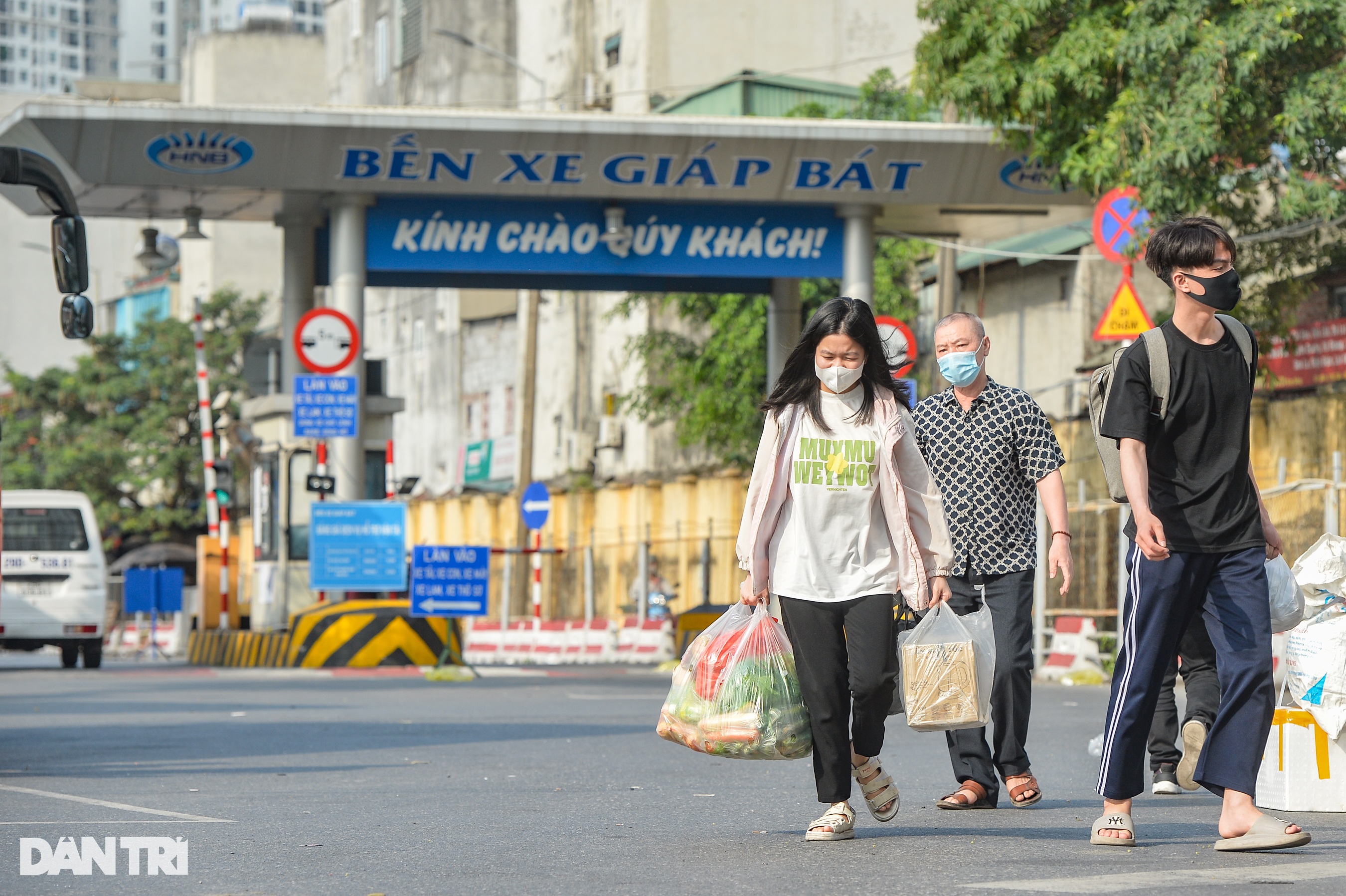 Chưa hết nghỉ lễ, người dân ùn ùn quay lại Thủ đô vì ám ảnh tắc đường - 8 Chưa hết nghỉ lễ, người dân ùn ùn quay lại Thủ đô vì ám ảnh tắc đường - 8