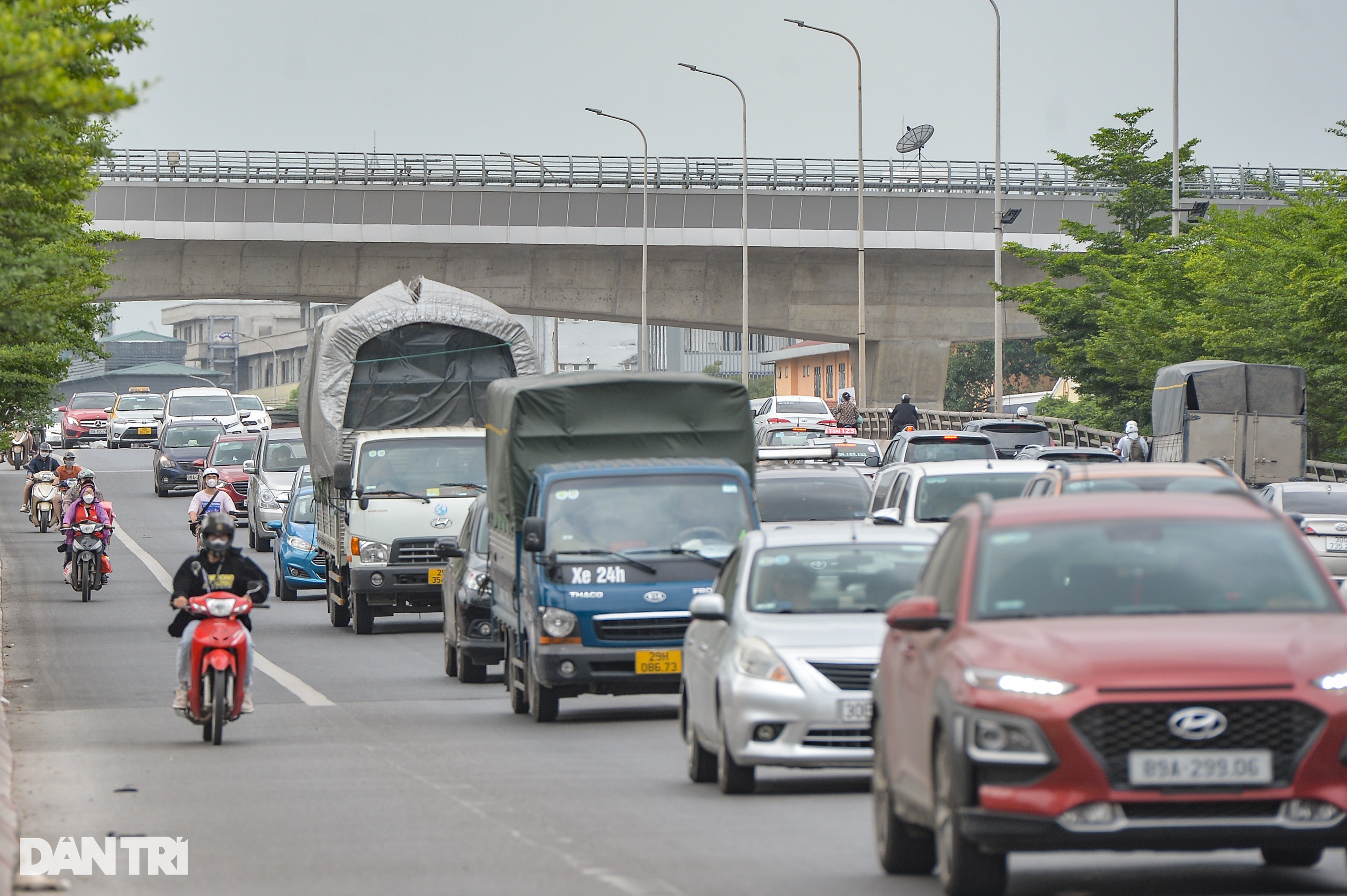 Chưa hết nghỉ lễ, người dân ùn ùn quay lại Thủ đô vì ám ảnh tắc đường - 7 Chưa hết nghỉ lễ, người dân ùn ùn quay lại Thủ đô vì ám ảnh tắc đường - 7