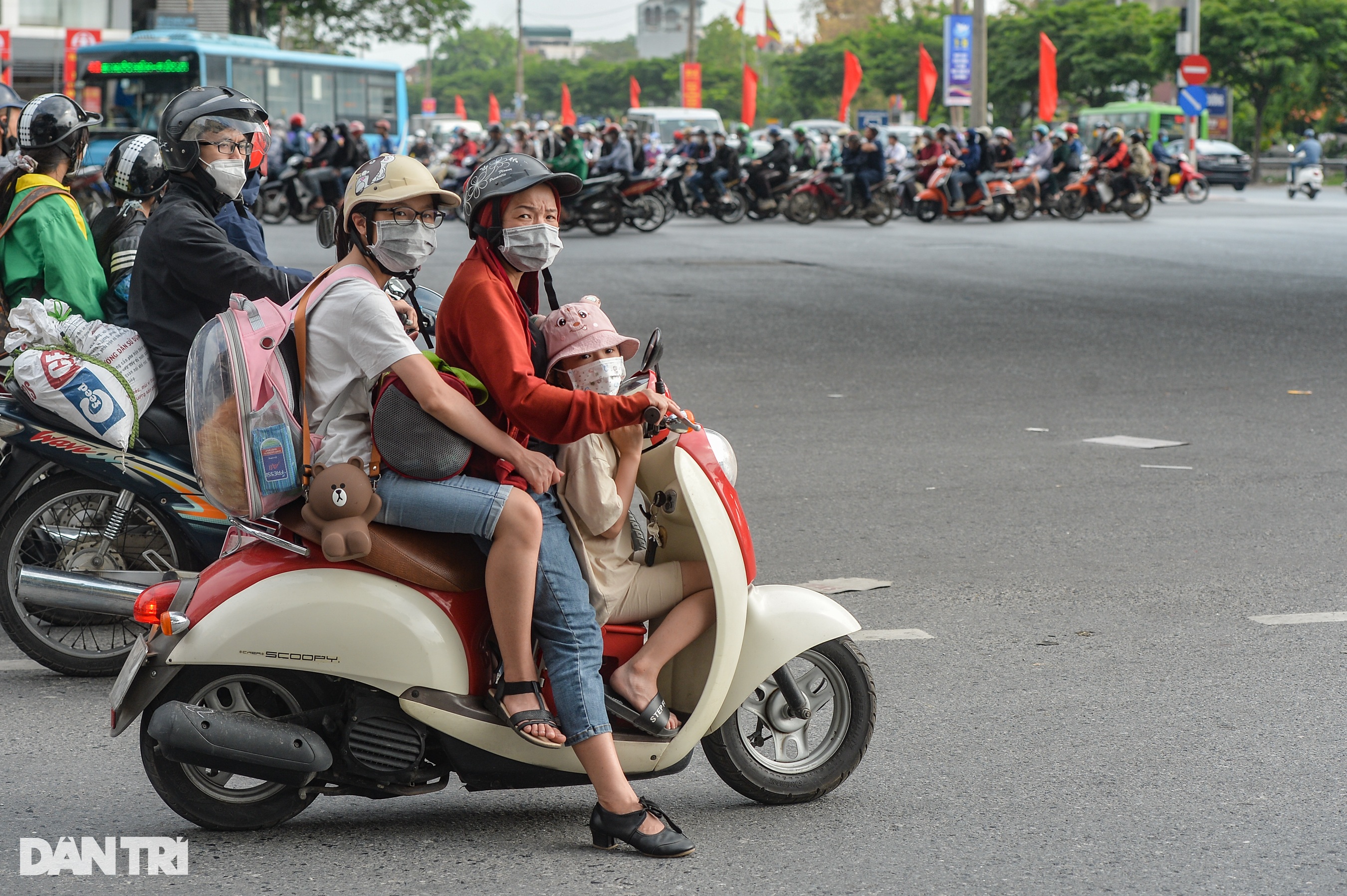 Chưa hết nghỉ lễ, người dân ùn ùn quay lại Thủ đô vì ám ảnh tắc đường - 6 Chưa hết nghỉ lễ, người dân ùn ùn quay lại Thủ đô vì ám ảnh tắc đường - 6