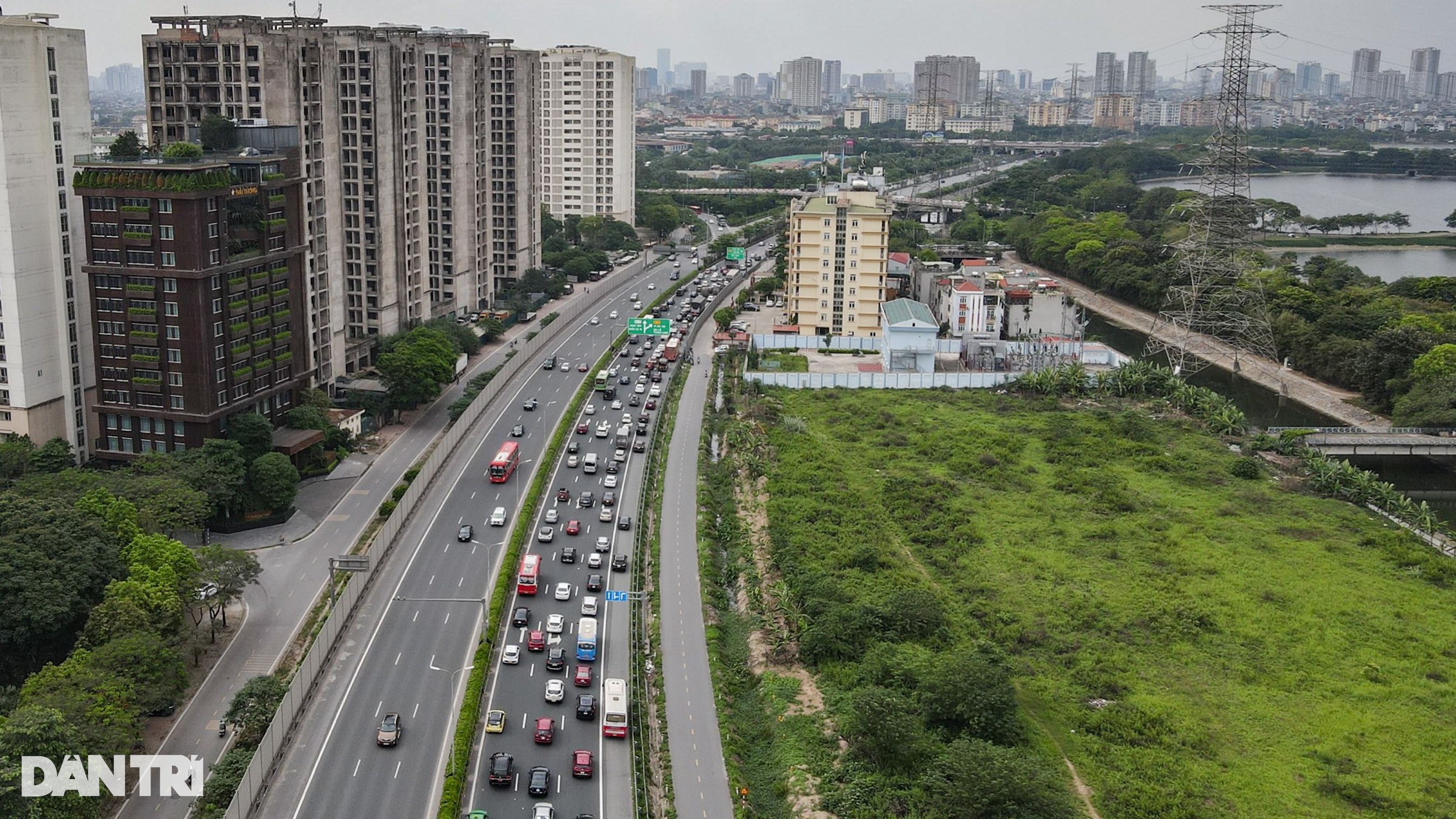 Chưa hết nghỉ lễ, người dân ùn ùn quay lại Thủ đô vì ám ảnh tắc đường - 1 Chưa hết nghỉ lễ, người dân ùn ùn quay lại Thủ đô vì ám ảnh tắc đường - 1