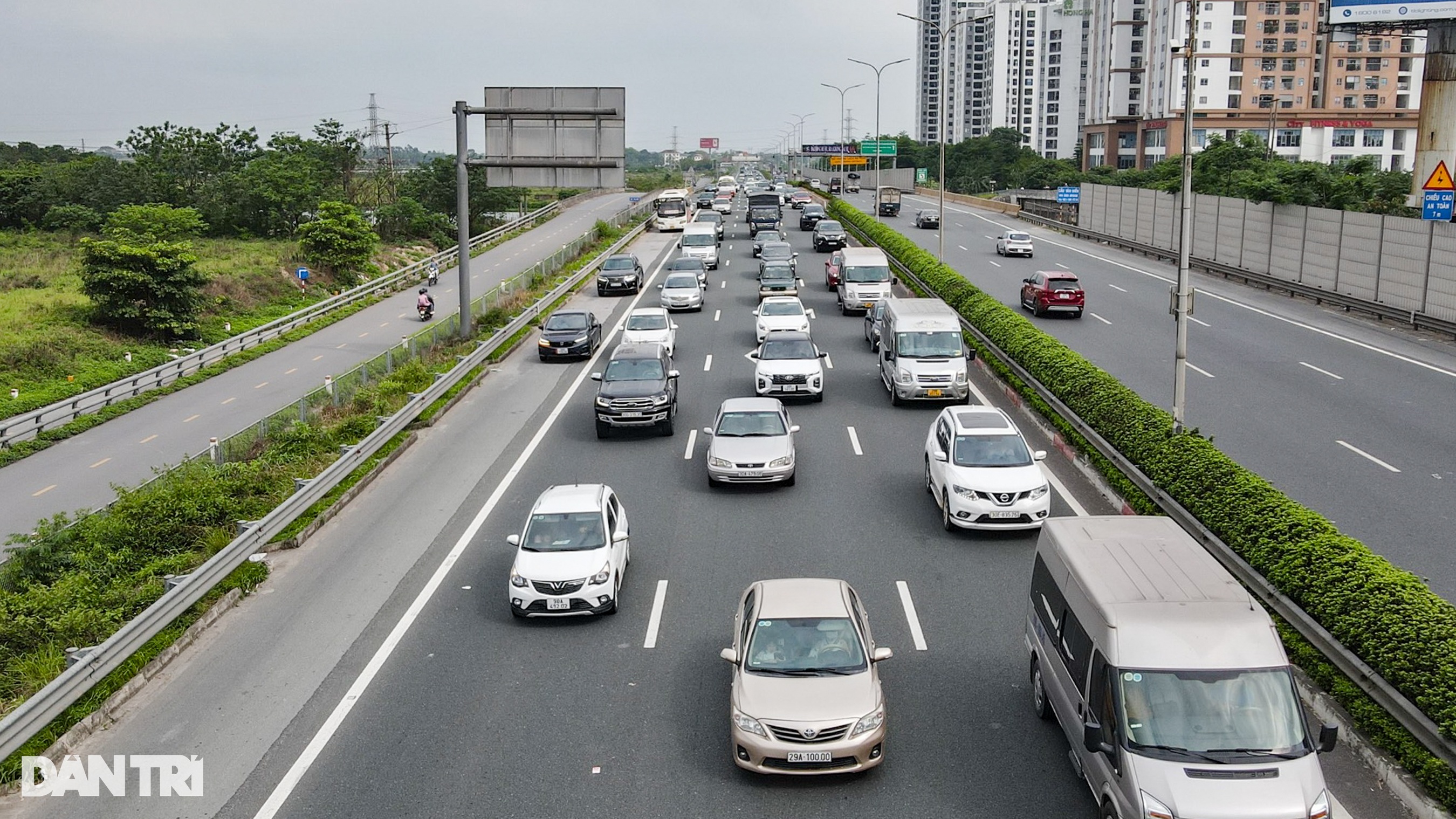 Chưa hết nghỉ lễ, người dân ùn ùn quay lại Thủ đô vì ám ảnh tắc đường - 2 Chưa hết nghỉ lễ, người dân ùn ùn quay lại Thủ đô vì ám ảnh tắc đường - 2