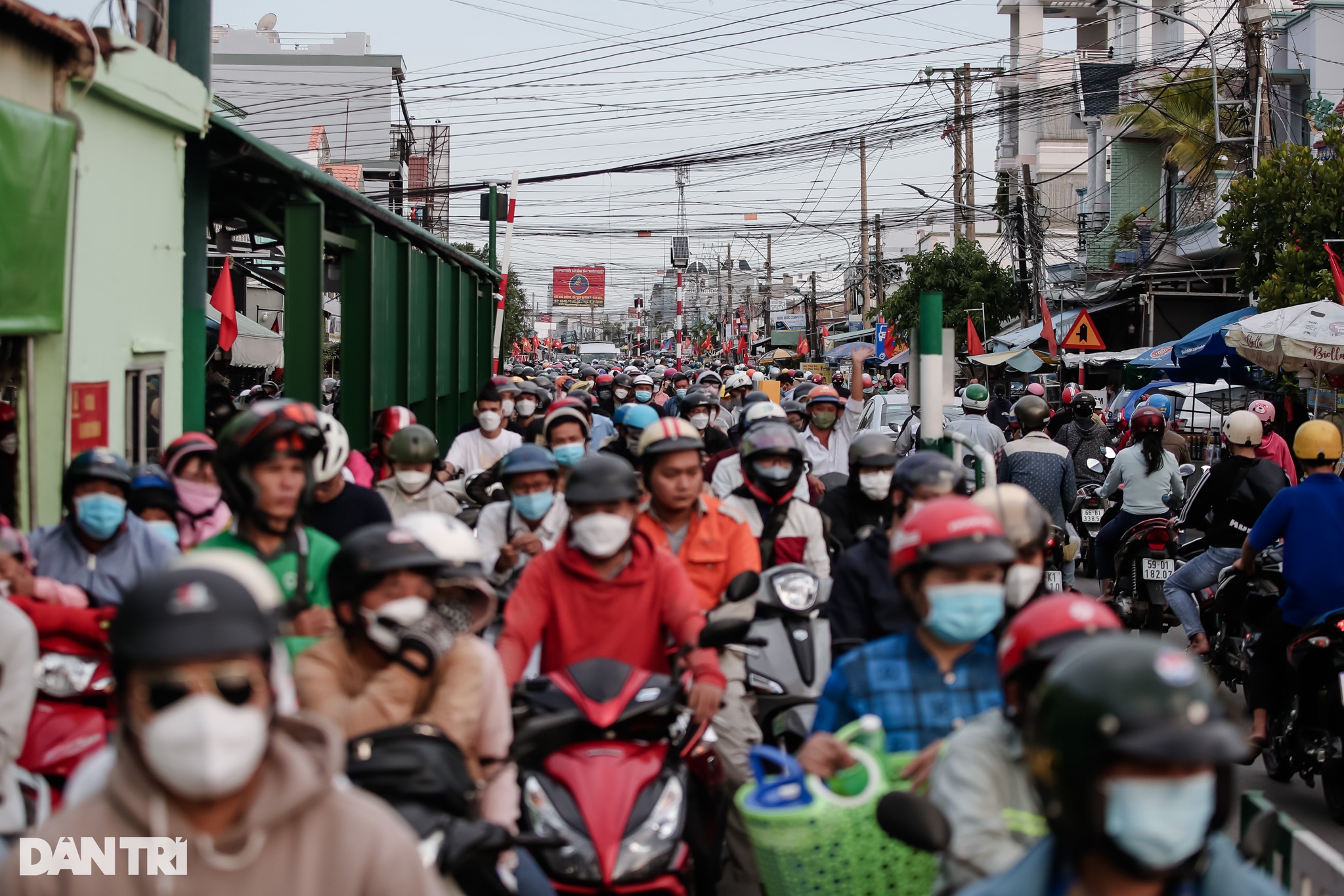 Người lớn, trẻ em vạ vật trong đêm trở lại TPHCM sau kỳ nghỉ lễ - 3 Người lớn, trẻ em vạ vật trong đêm trở lại TPHCM sau kỳ nghỉ lễ - 3