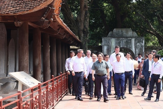 Thủ tướng Luxembourg ngưỡng mộ nền văn hiến Việt Nam khi thăm Văn Miếu - 3