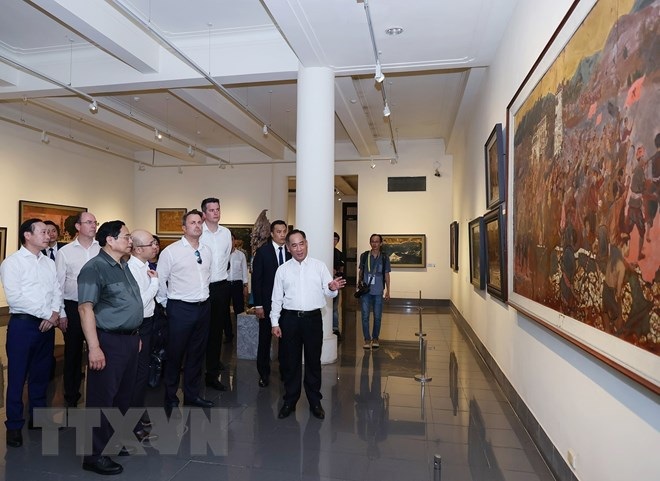 Thủ tướng Luxembourg ngưỡng mộ nền văn hiến Việt Nam khi thăm Văn Miếu - 5