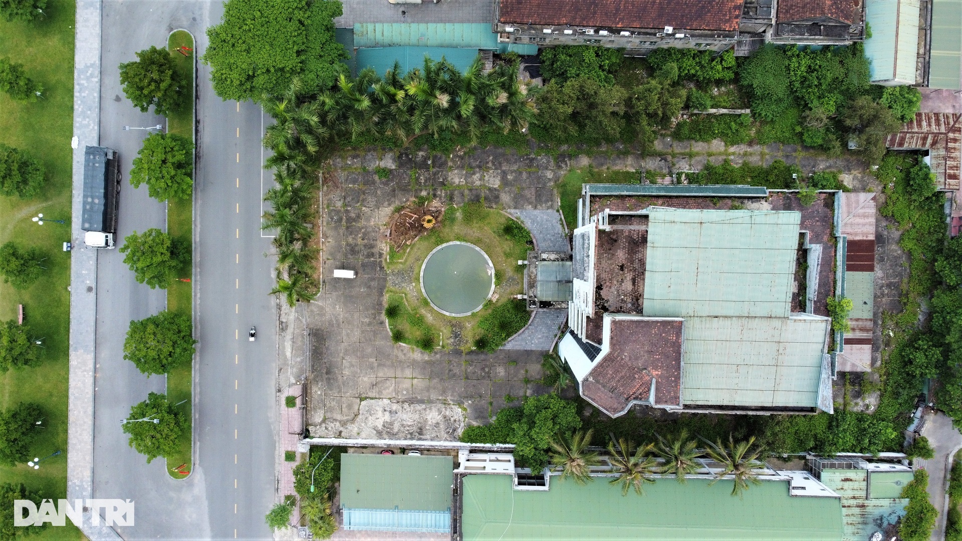 Hàng loạt trụ sở, nhà khách bỏ hoang tại các vị trí đất vàng ở Hà Tĩnh - 11