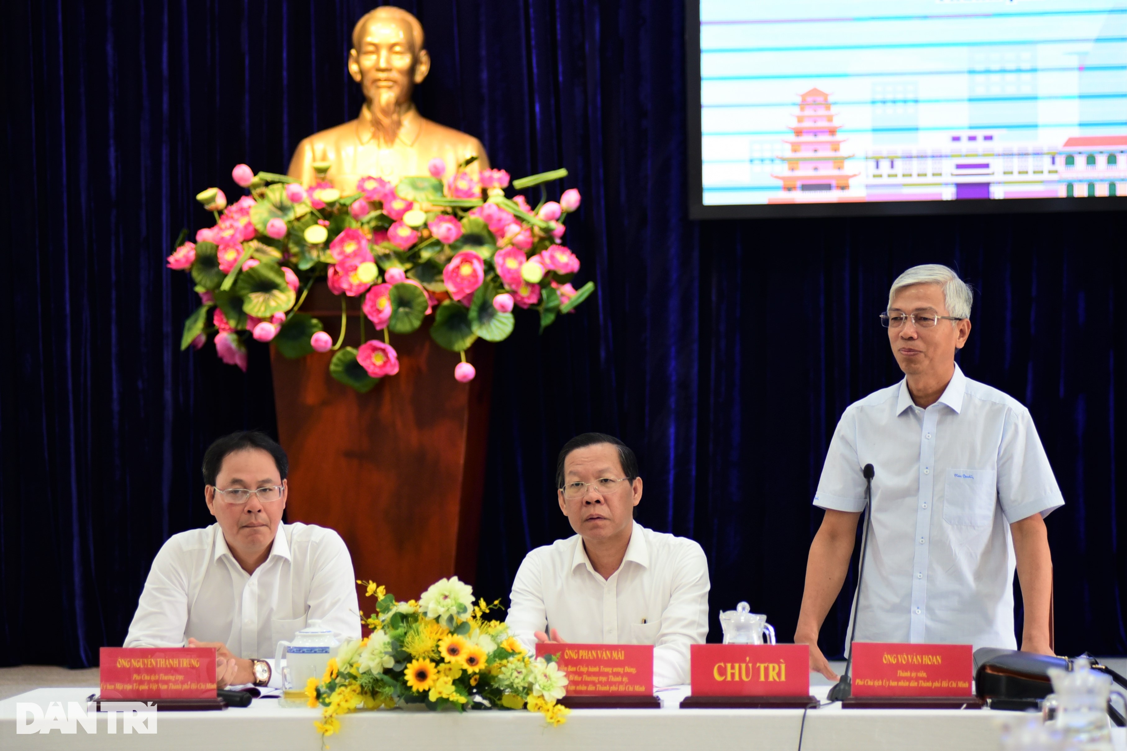 Những tấm gương thầm lặng mà cao cả đi đâu, về đâu sau khi được tôn vinh? - 1 Những tấm gương thầm lặng mà cao cả đi đâu, về đâu sau khi được tôn vinh? - 1