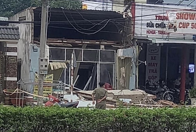 Tường đổ đè chết một công nhân - 1 Tường đổ đè chết một công nhân - 1