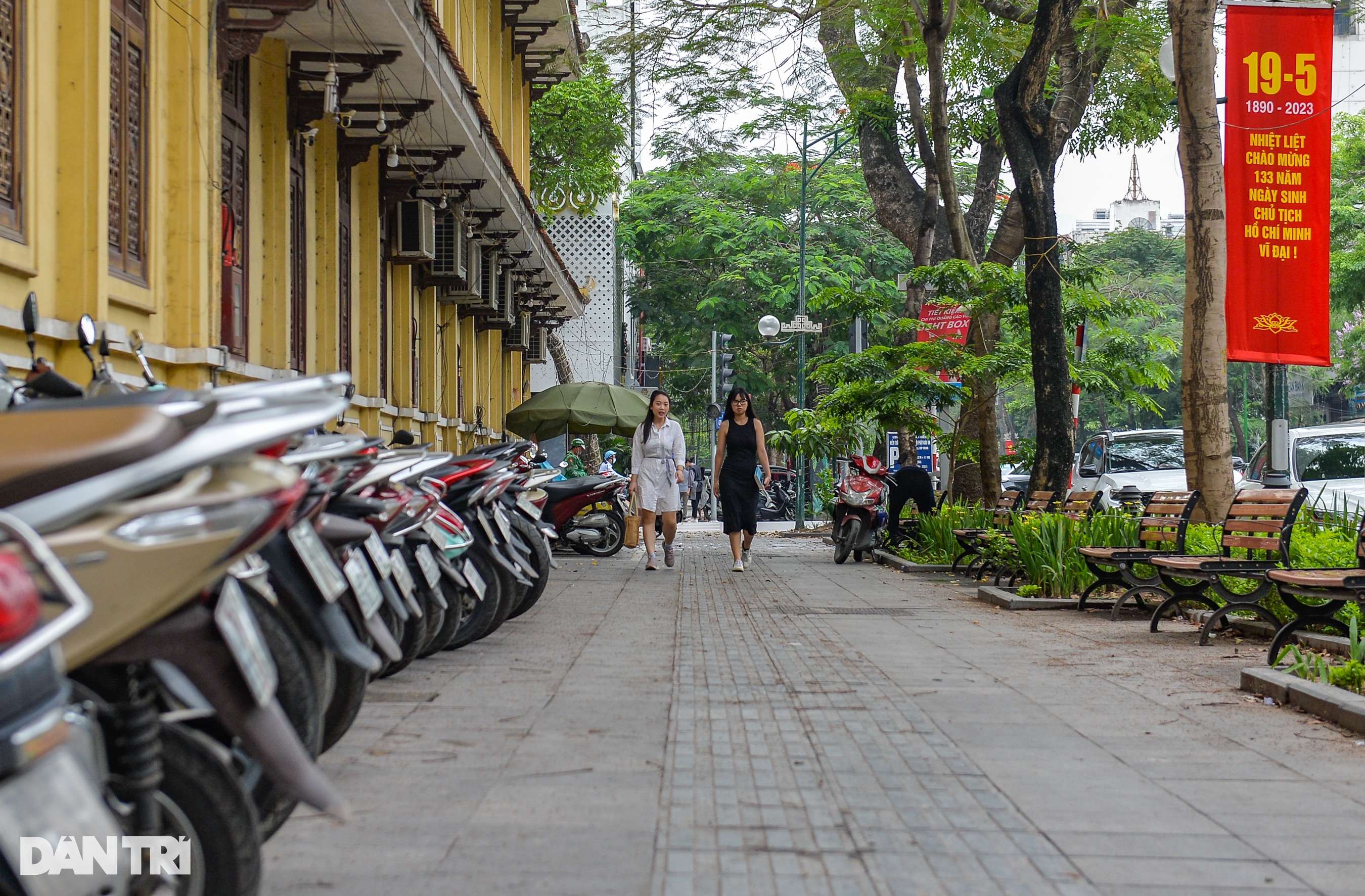 Những tuyến phố hiếm hoi có vỉa hè cho người đi bộ ở Hà Nội - 9