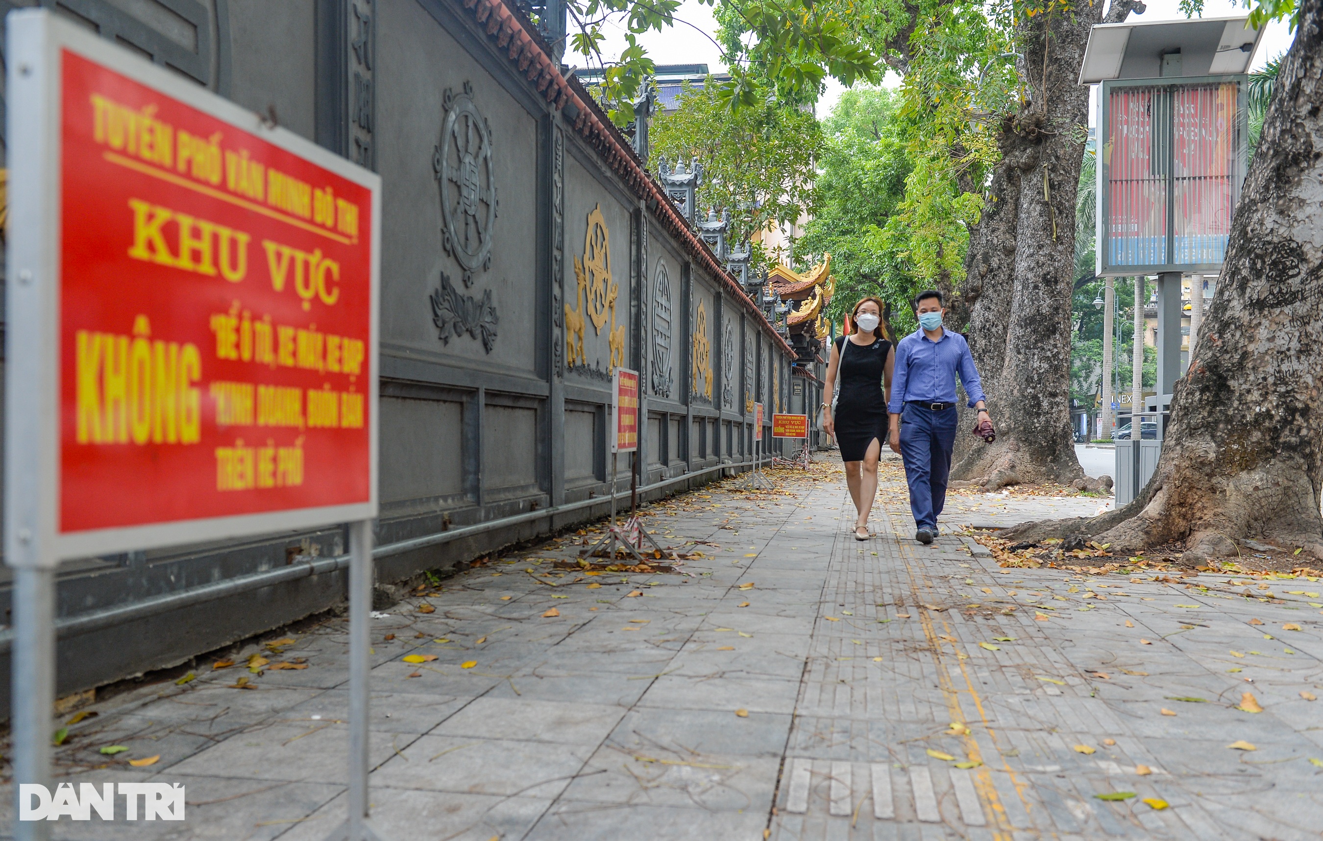 Những tuyến phố hiếm hoi có vỉa hè cho người đi bộ ở Hà Nội - 5
