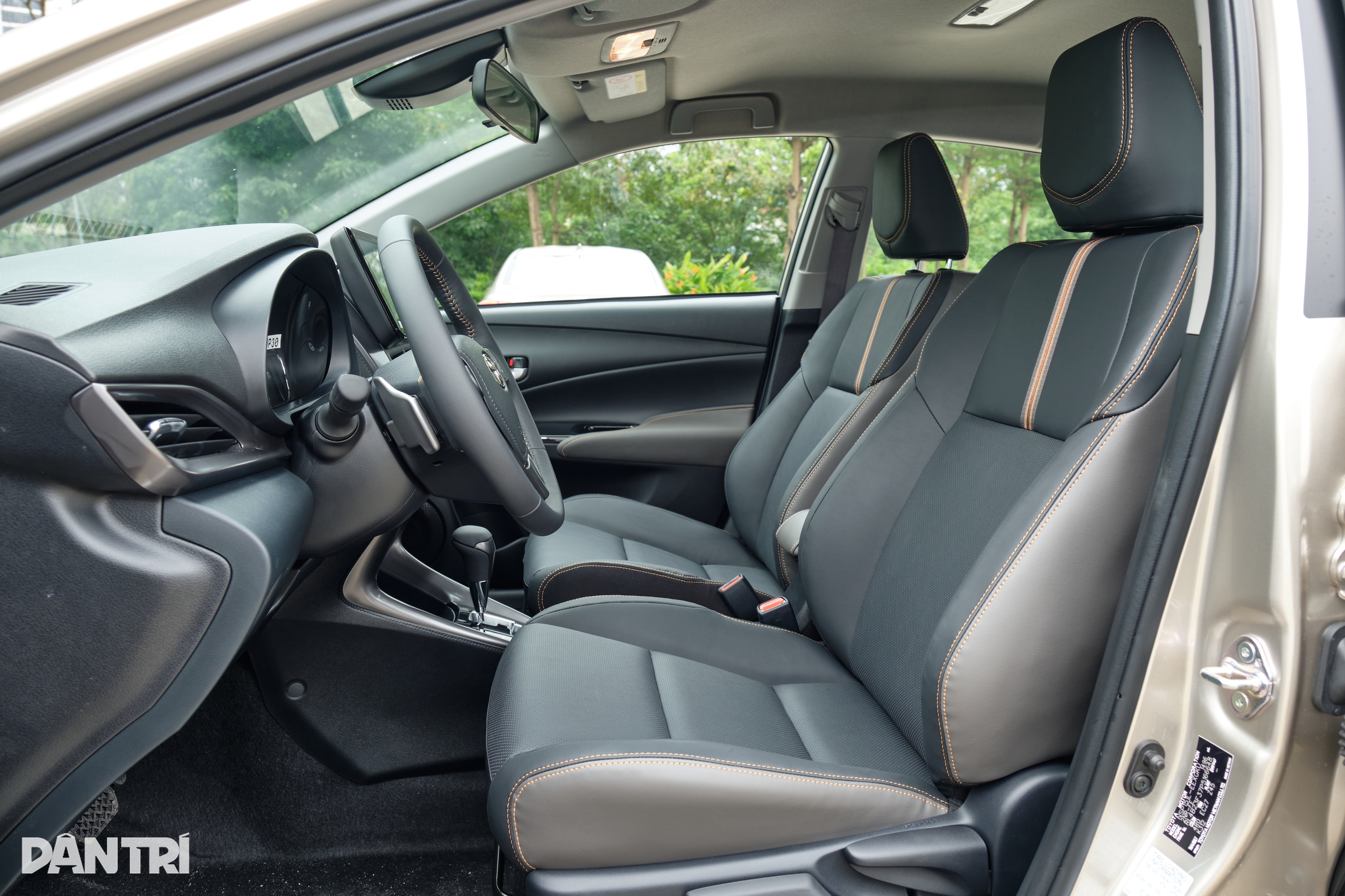 View - Cận cảnh Toyota Vios 2023: Liệu có đủ sức duy trì ngôi "vua doanh số"? | Báo Dân trí
