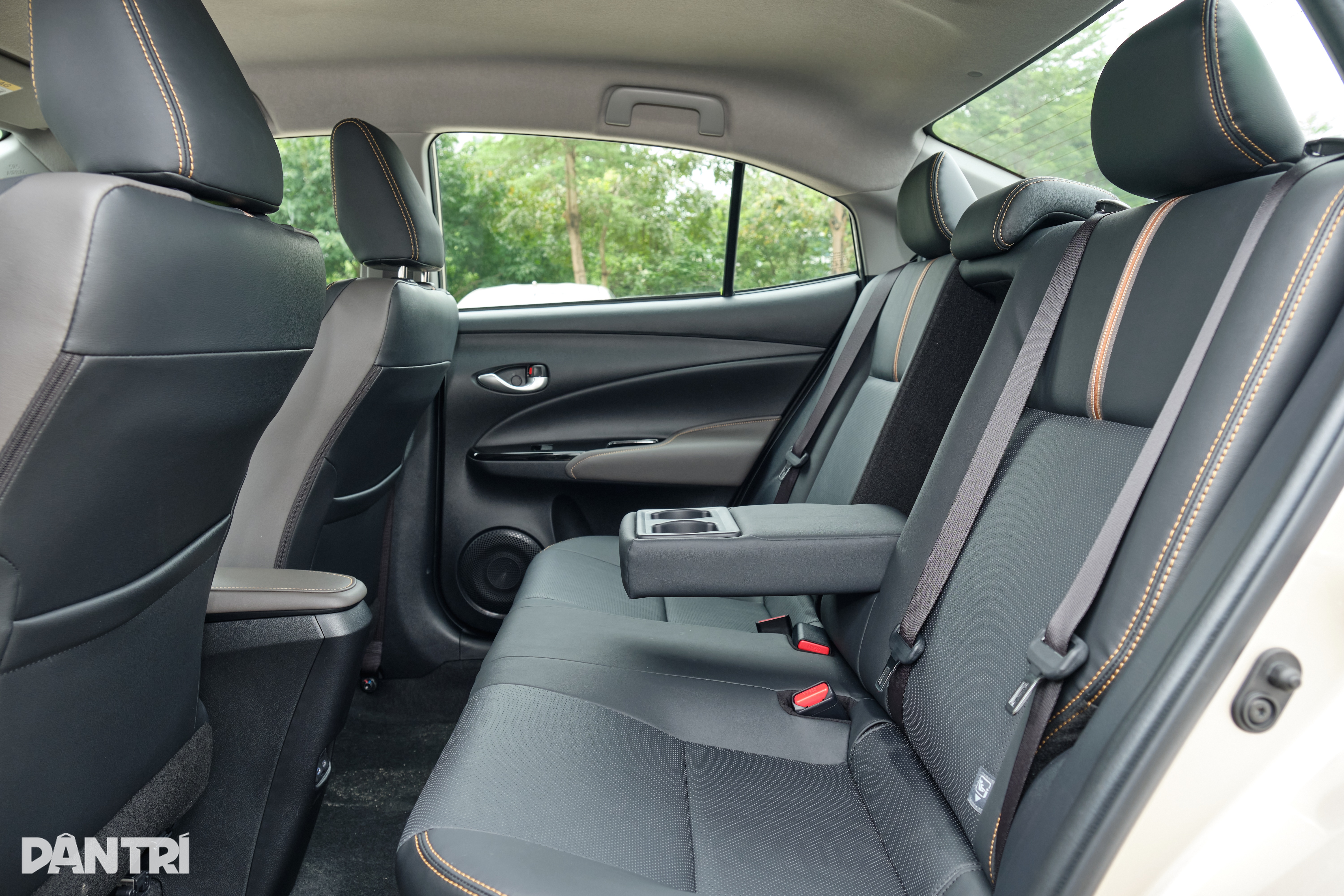 View - Cận cảnh Toyota Vios 2023: Liệu có đủ sức duy trì ngôi "vua doanh số"? | Báo Dân trí