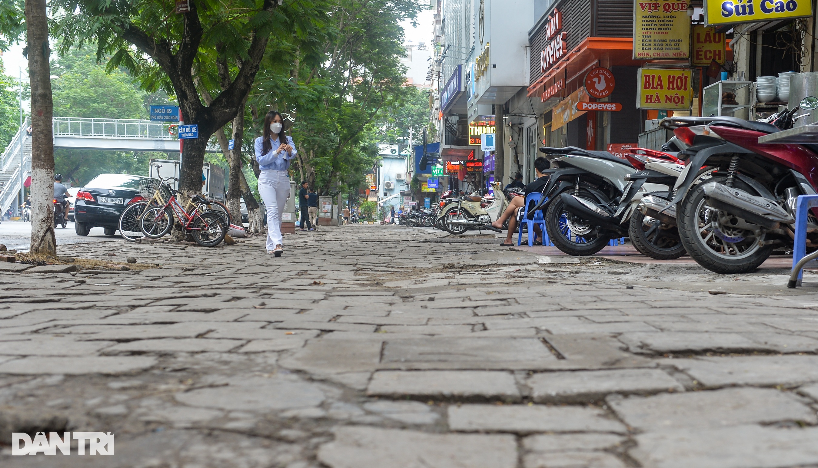 Những tuyến phố hiếm hoi có vỉa hè cho người đi bộ ở Hà Nội - 3