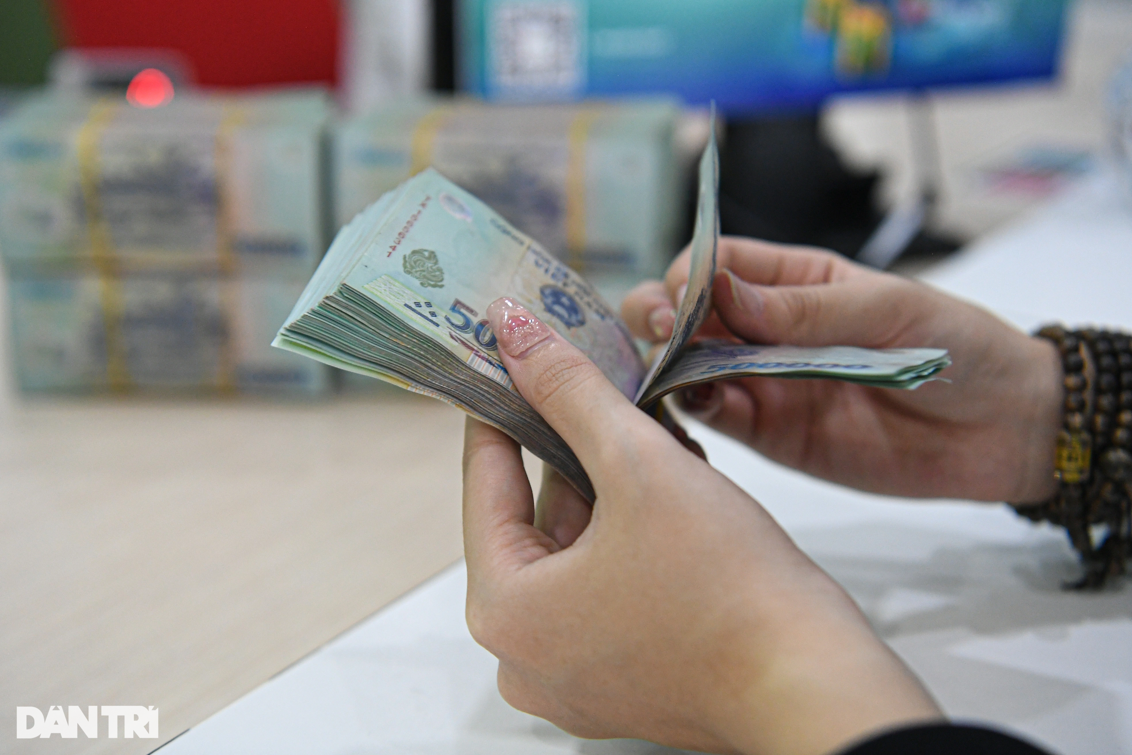 Lãi suất tăng liên tục, trước Tết gửi tiền ở đâu lãi cao?