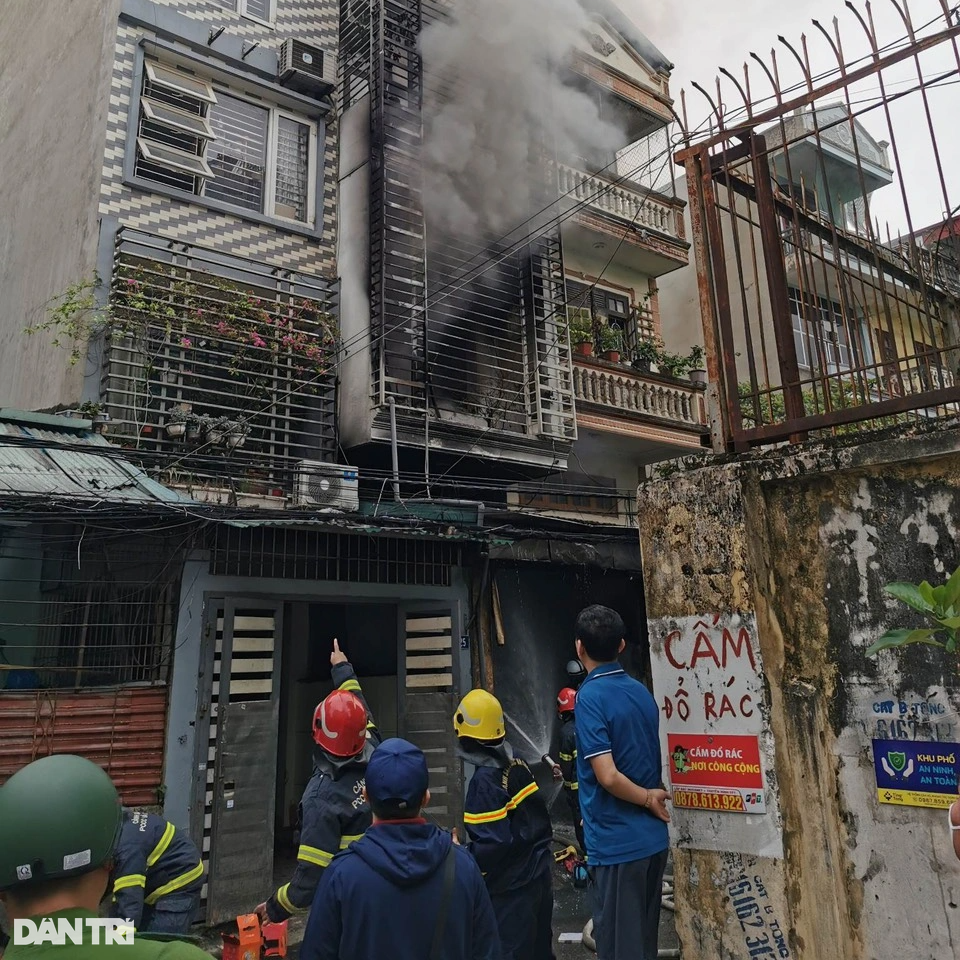 Ba trẻ em và một cụ bà tử vong trong căn nhà cháy ở Hà Nội - 1 Ba trẻ em và một cụ bà tử vong trong căn nhà cháy ở Hà Nội - 1